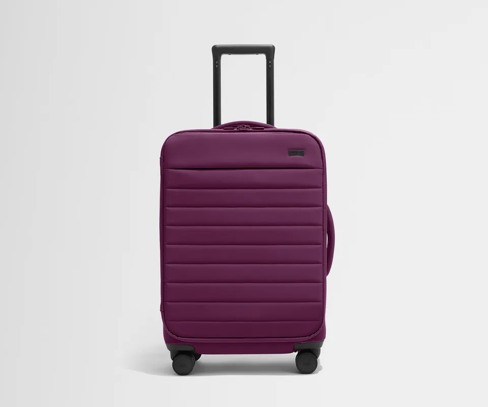 away-softside-bigger-carry-on-valise-cabine-plum-purple image 1