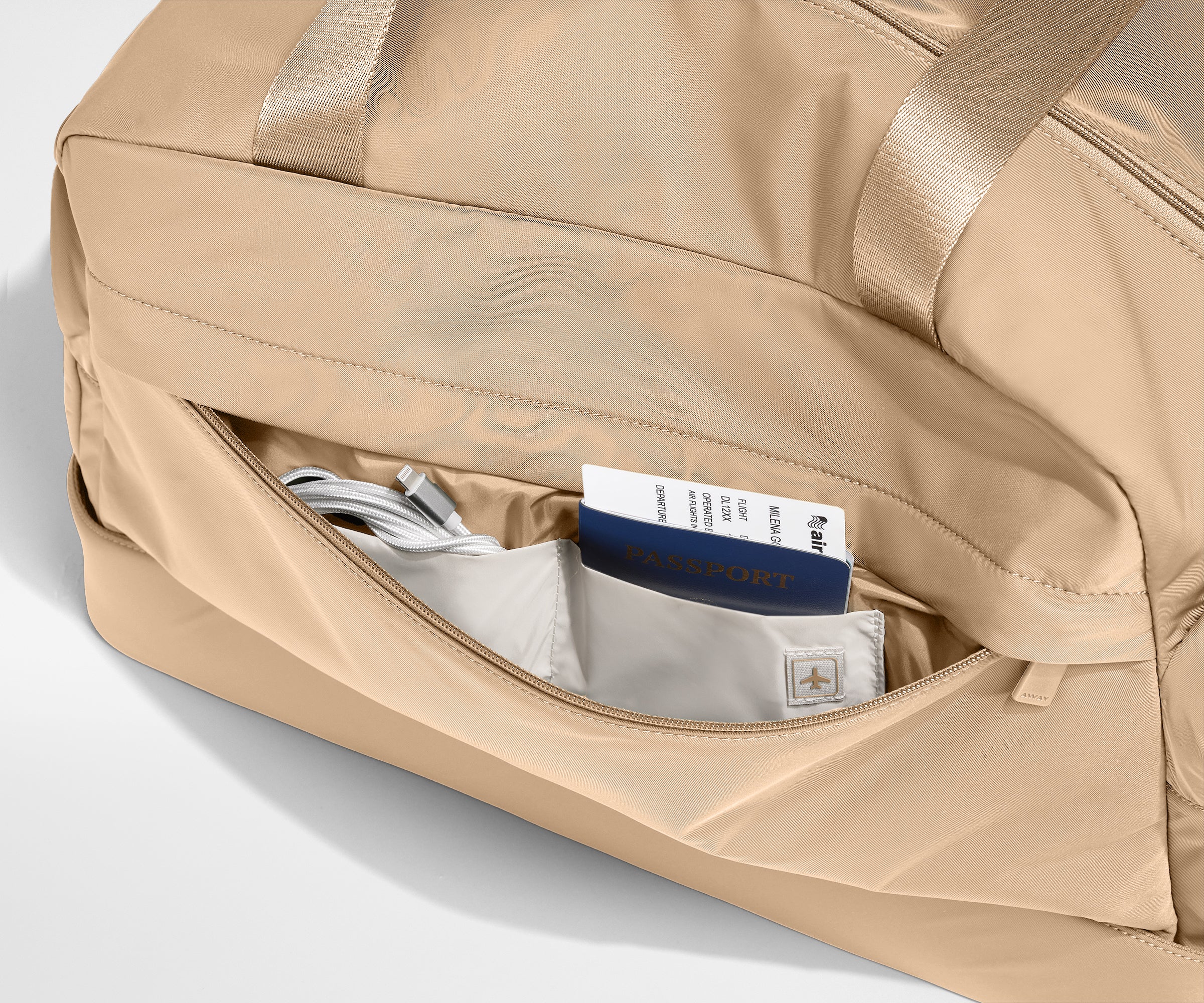 away-featherlight-weekender-sac-voyage-camel-44l image 8