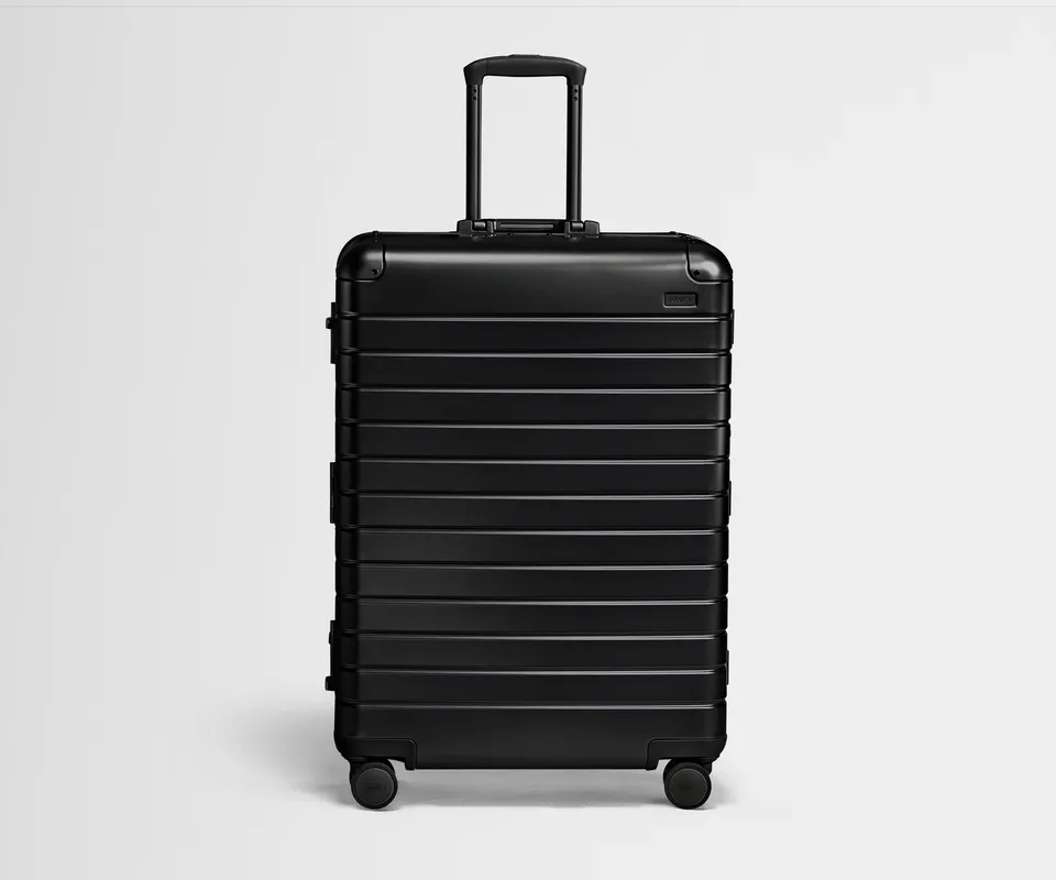 away-large-aluminum-valise-soute-onyx-black-aluminium image 1
