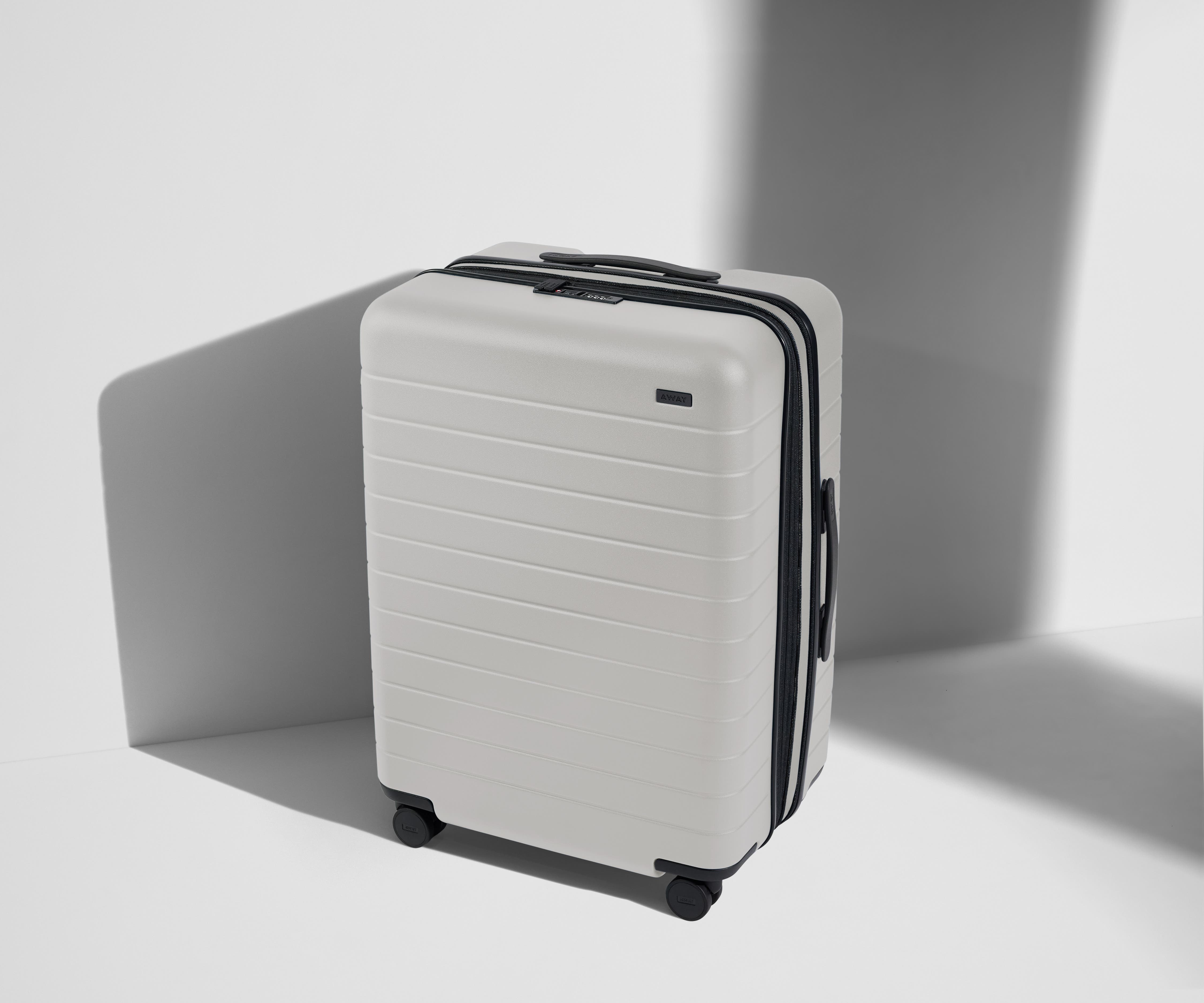 away-medium-flex-valise-soute-extensible-gris-cloud image 1