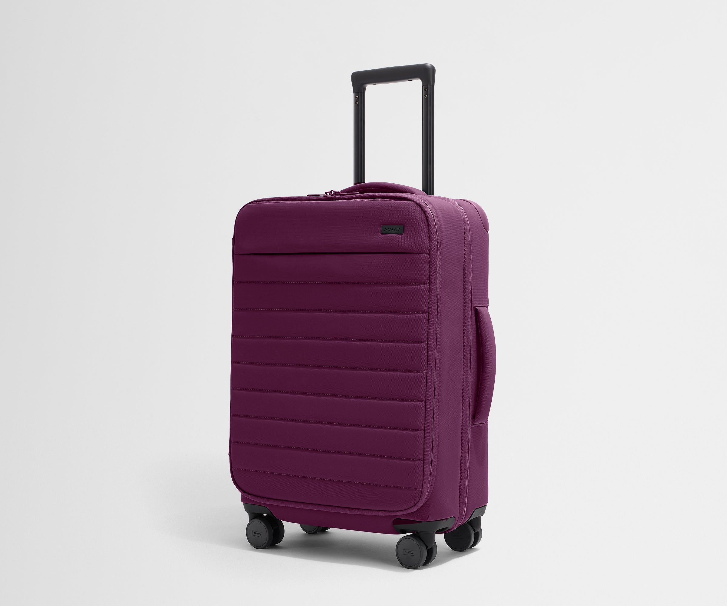 away-softside-bigger-carry-on-valise-cabine-plum-purple image 2
