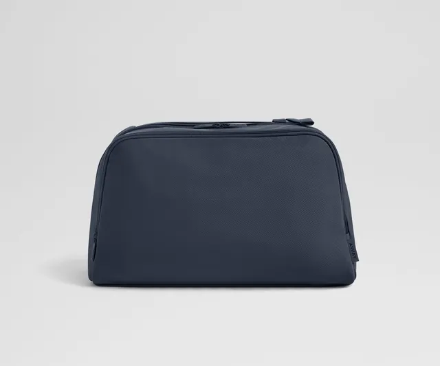 away-extra-large-trousse-de-toilette-navy-blue-grand-format image 1