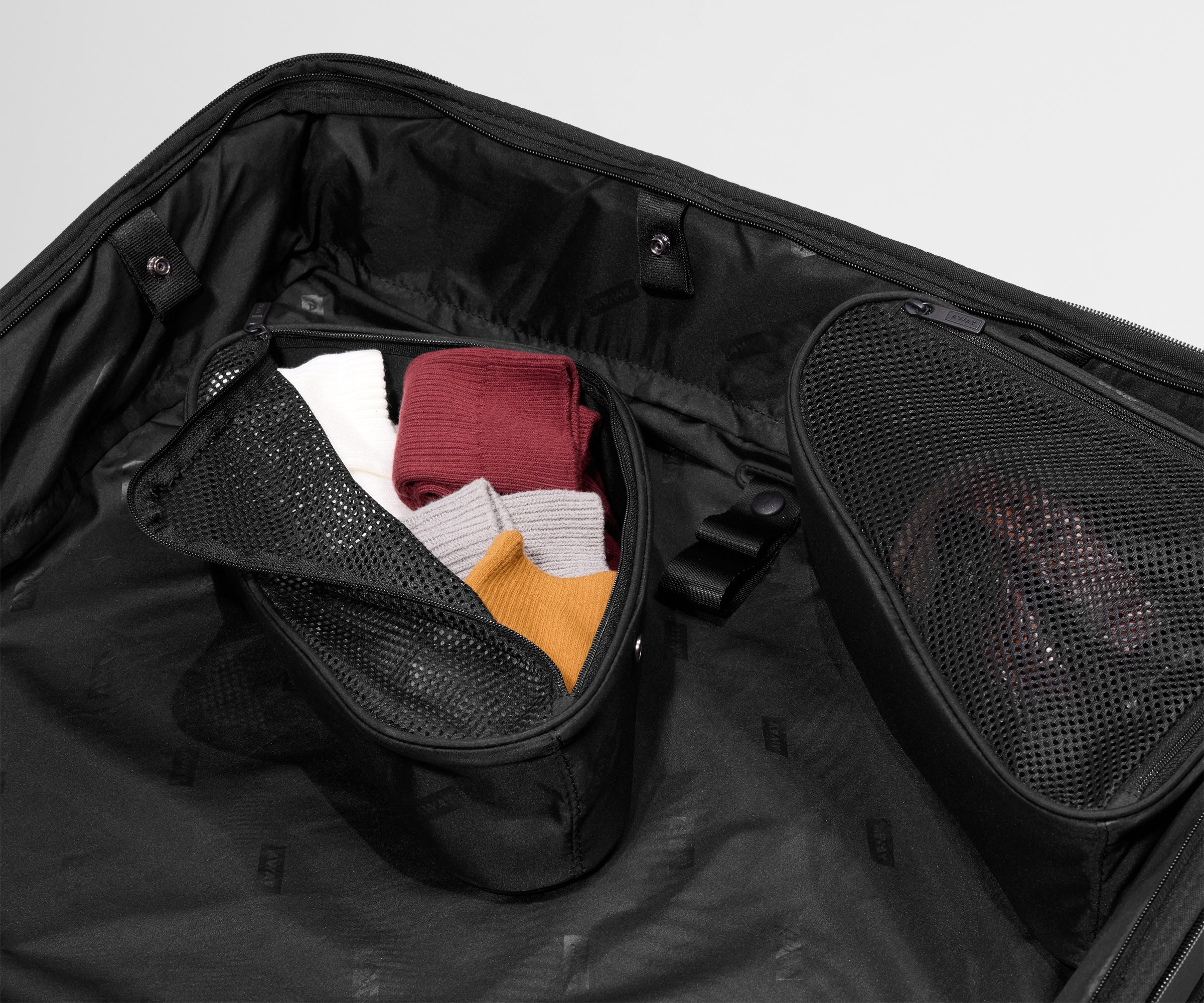away-softside-garment-roller-housse-valise-noir-8-tenues image 6
