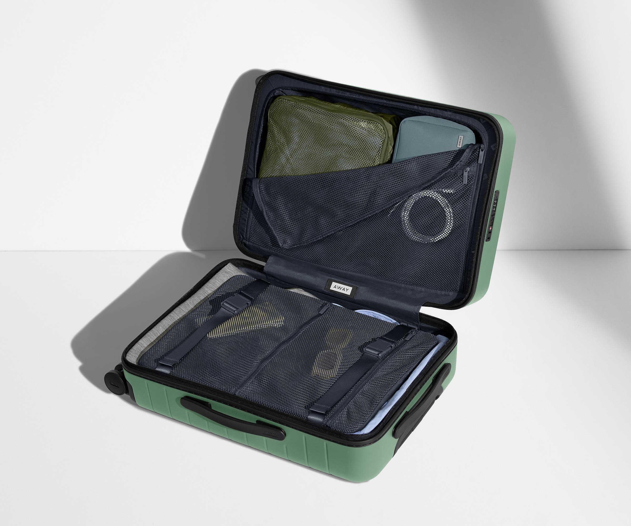 away-bigger-carry-on-valise-cabine-vert-d-eau-coque-rigide image 4