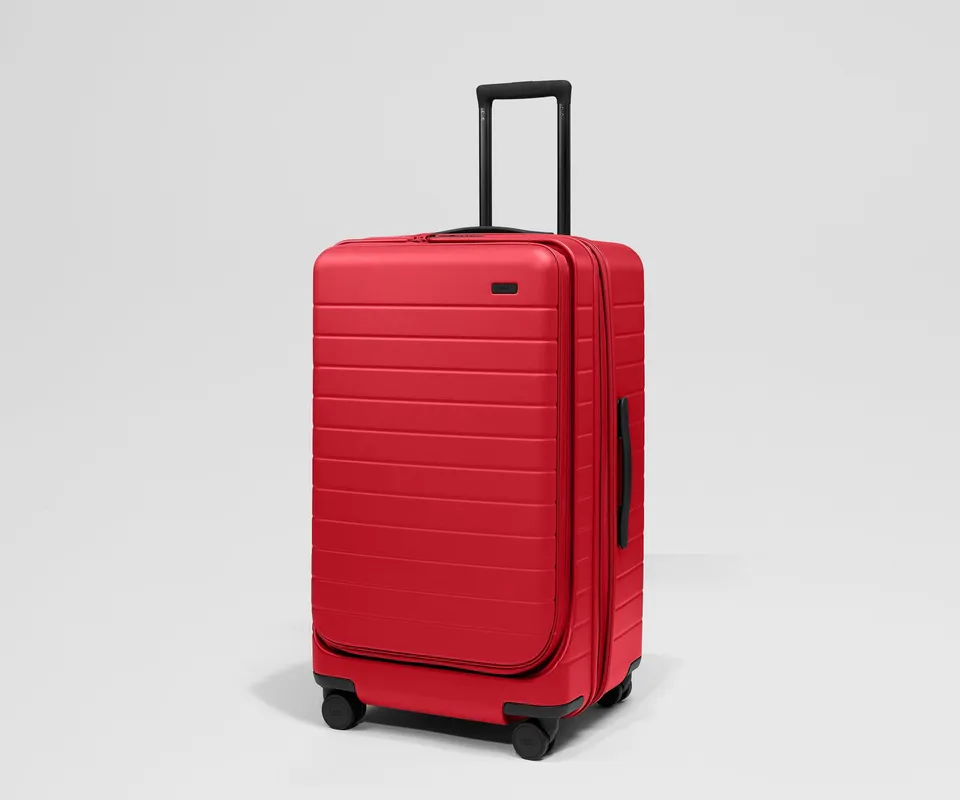 away-topside-medium-trunk-valise-soute-cherry-red-tsa image 1