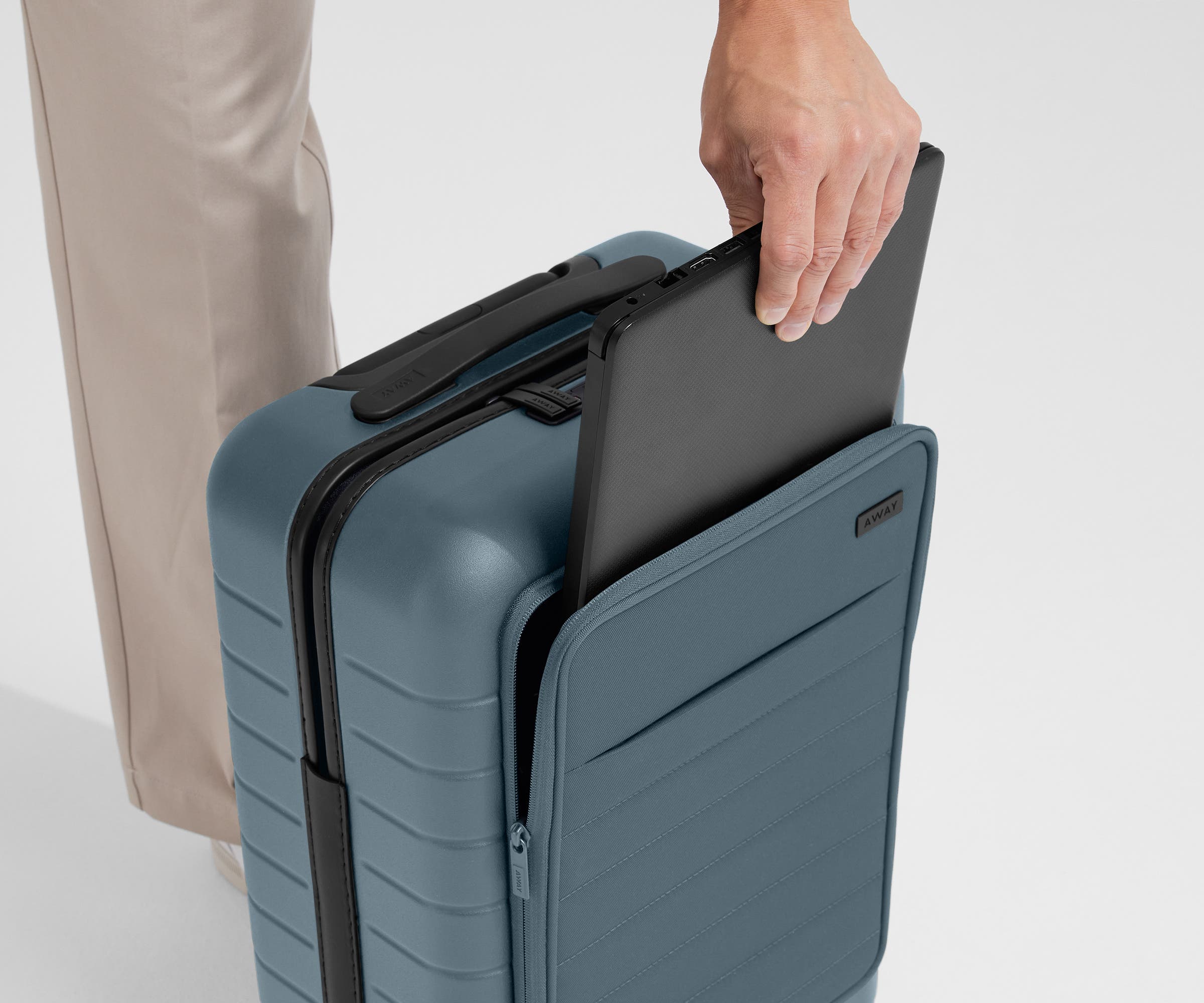 away-executive-carry-on-valise-cabine-coast-blue-ordinateur image 3