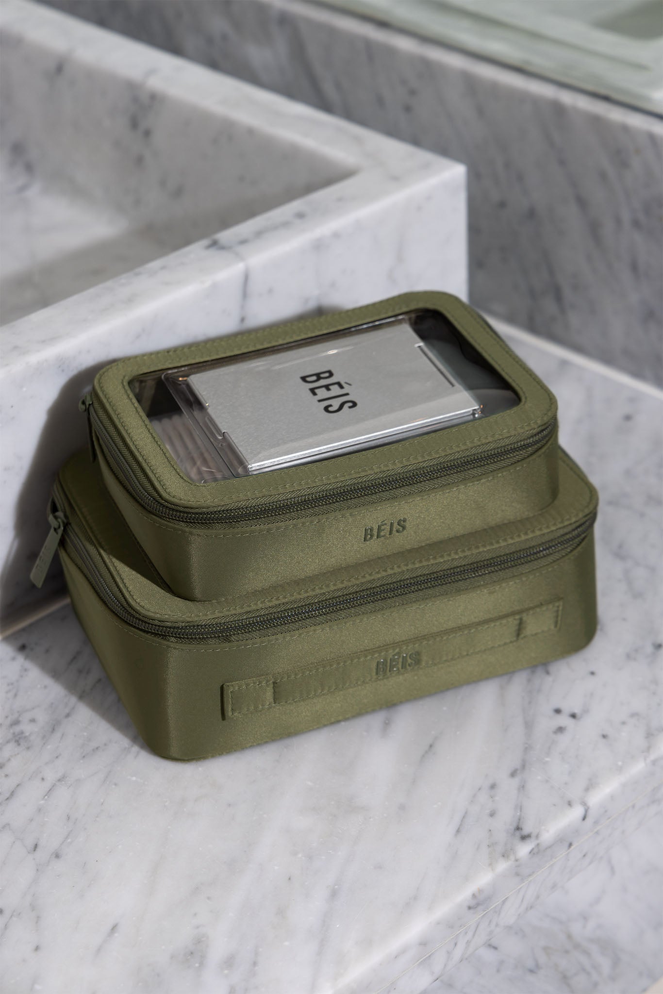 beis-in-flight-trousse-toilette-olive-miroir-avion image 6