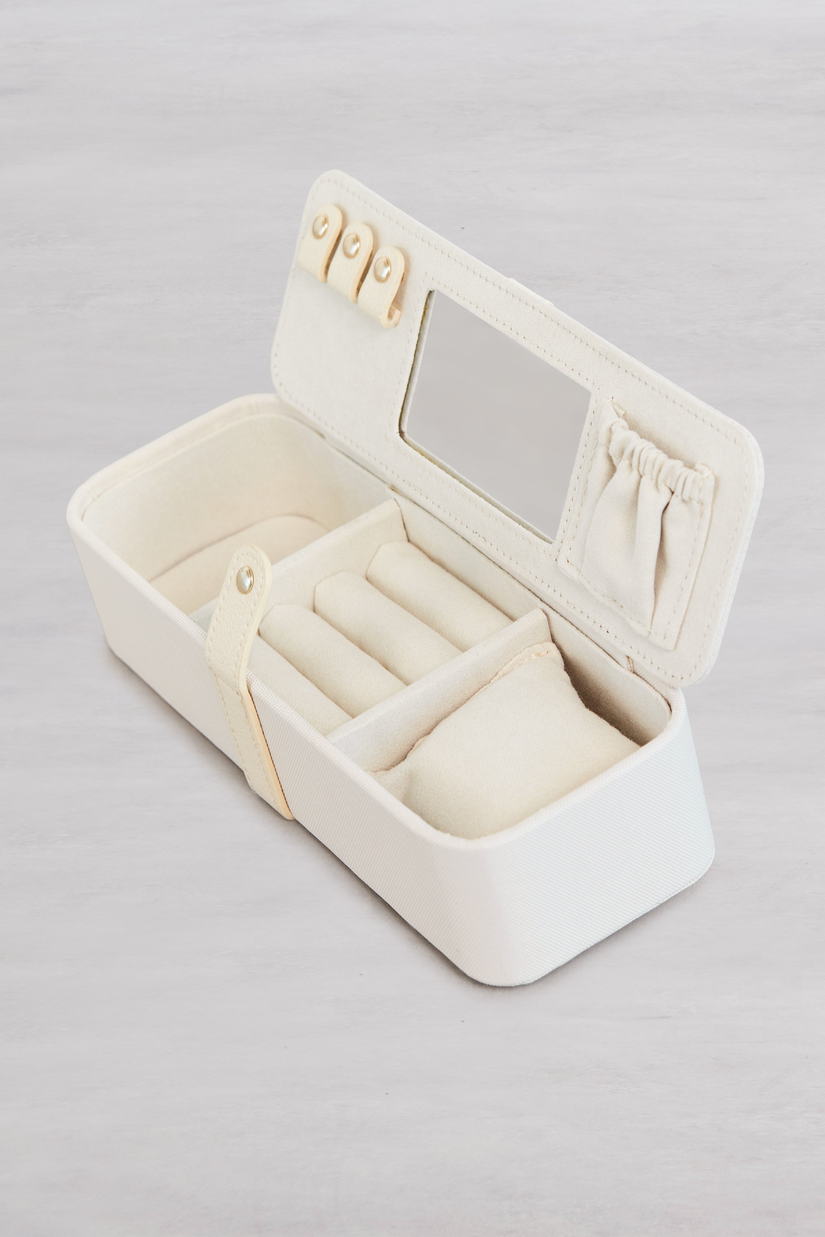 beis-the-jewelry-case-bo-te-bijoux-beige-voyage-recycl image 2