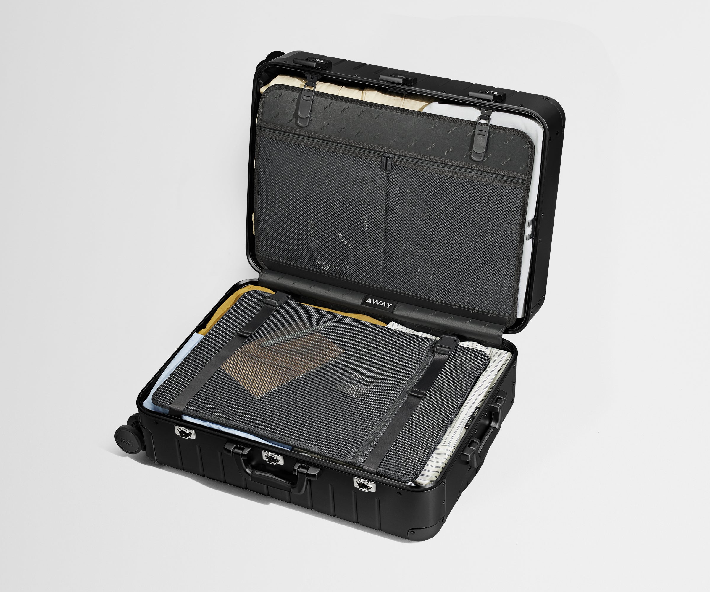 away-medium-aluminum-valise-soute-noir-onyx image 3