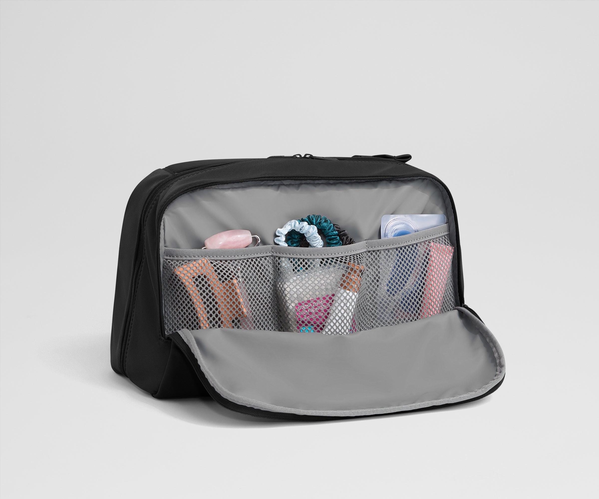 away-extra-large-trousse-de-toilette-jet-black-grand-flacon image 3