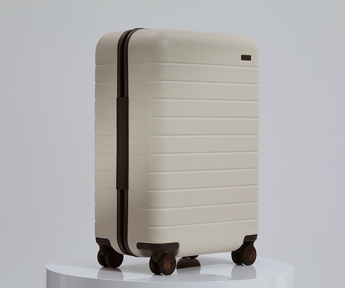 away-carry-on-the-bigger-carry-on-valise-cabine-cr-me image 2