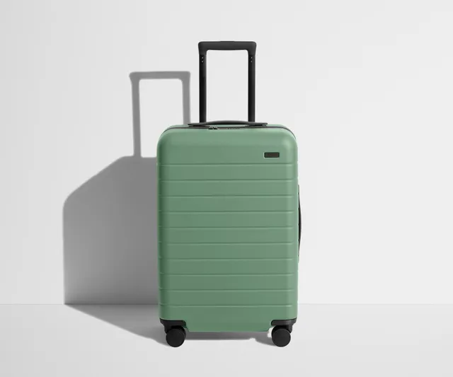 away-bigger-carry-on-valise-cabine-vert-d-eau-coque-rigide image 1
