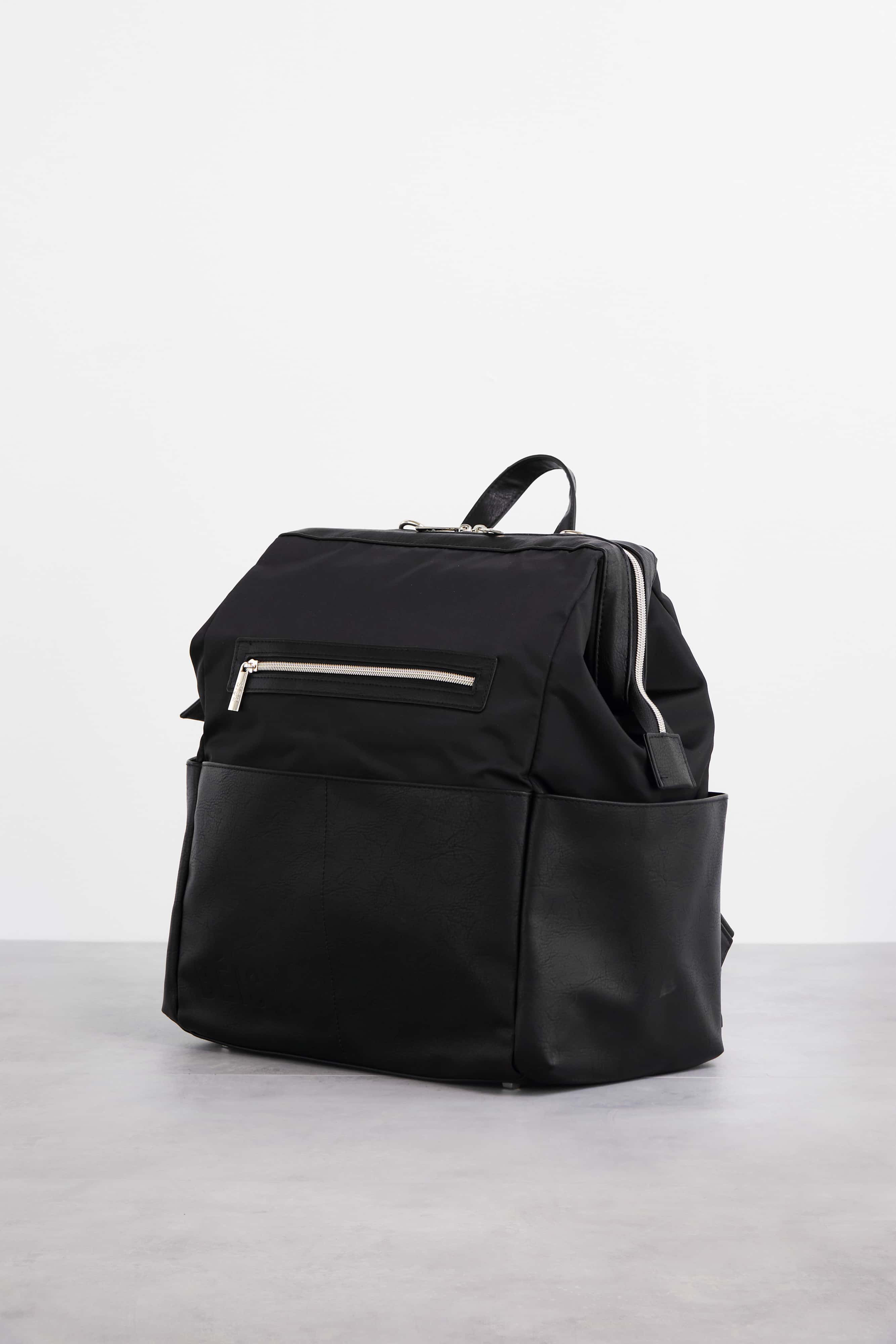 beis-the-backpack-sac-dos-langer-noir-avec-matelas-2 image 3