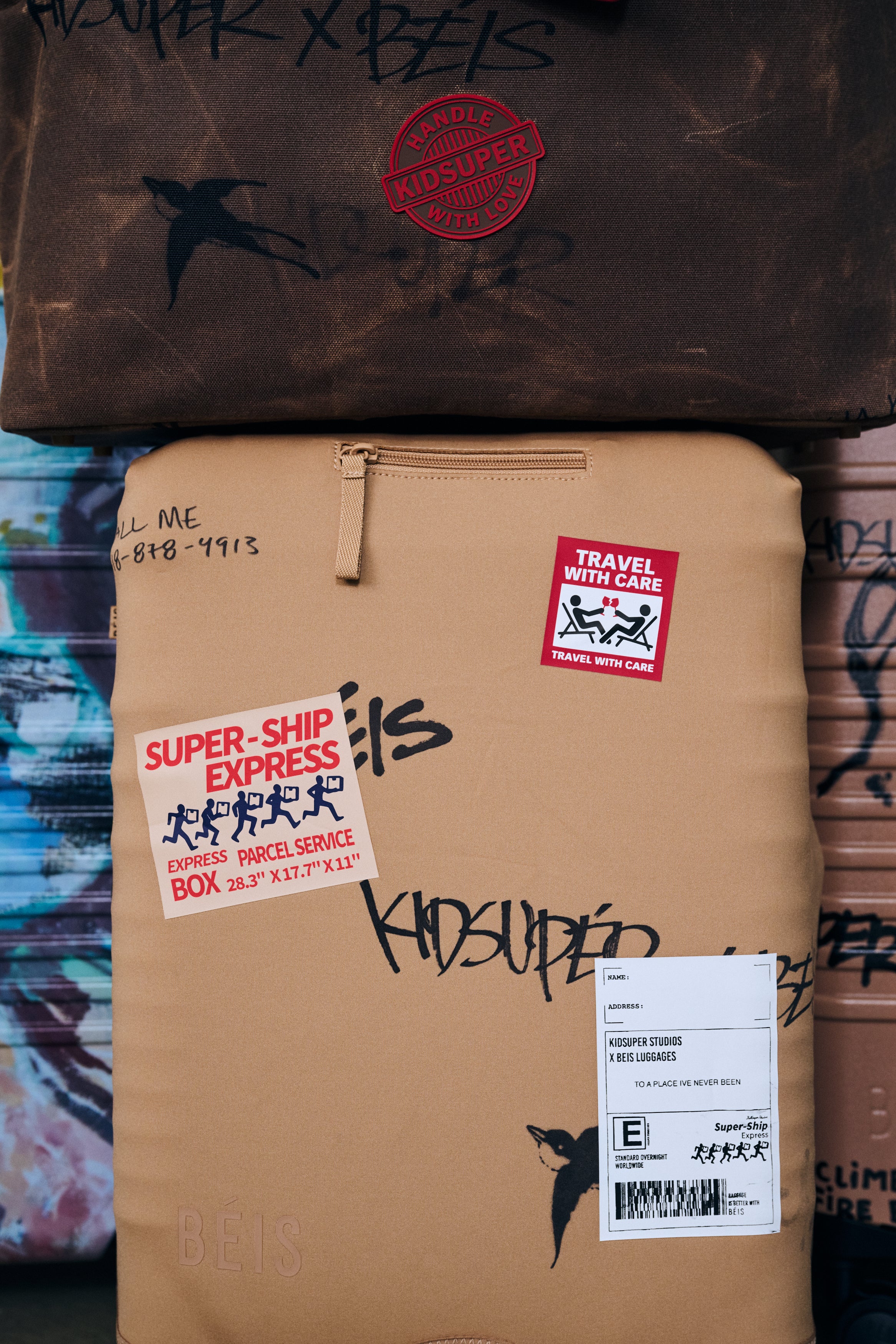 beis-x-kidsuper-housse-valise-hybrid-check-in-cargo-graffiti image 2
