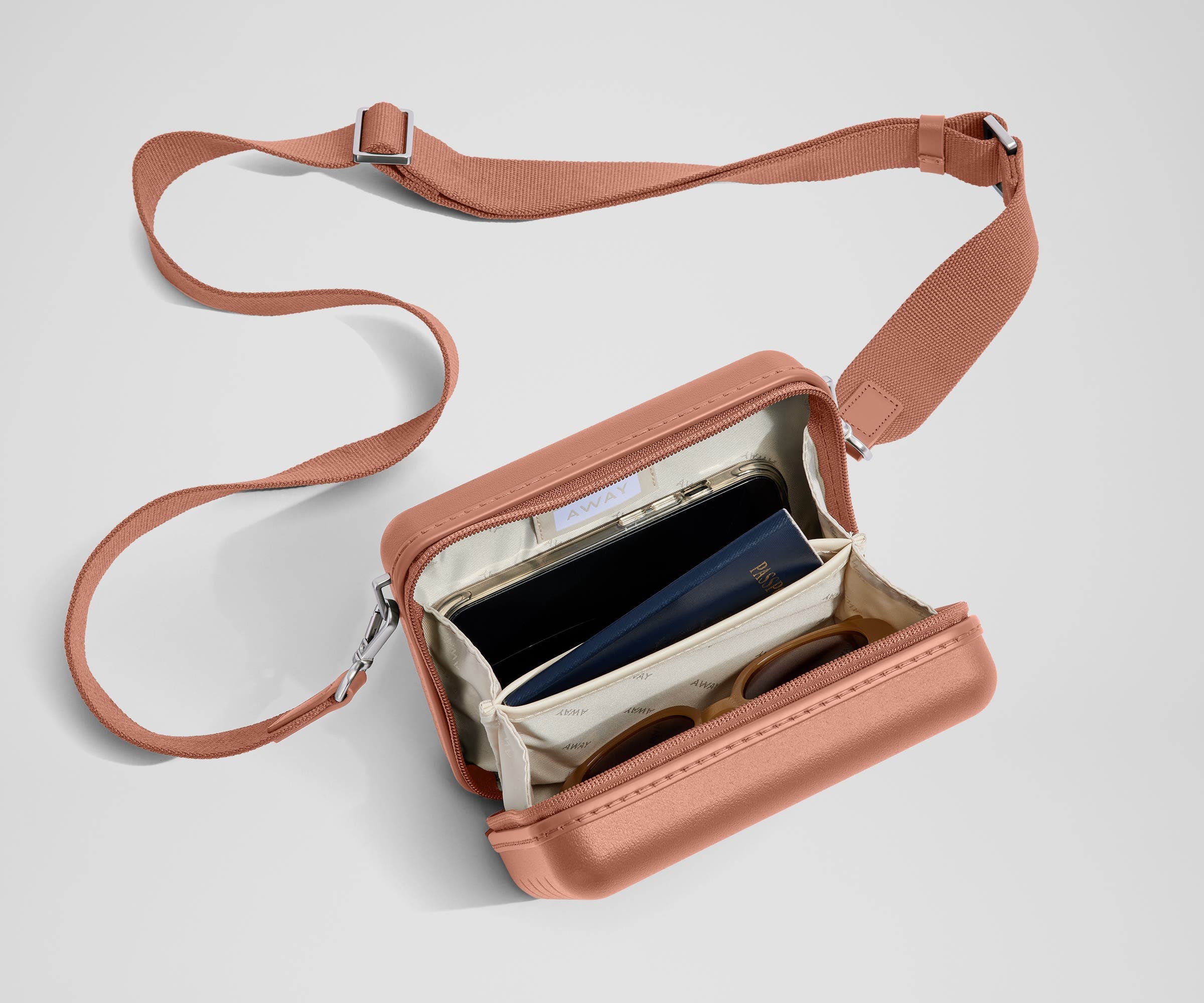 away-mini-crossbody-sac-bandouli-re-clay-pink-rigide image 4