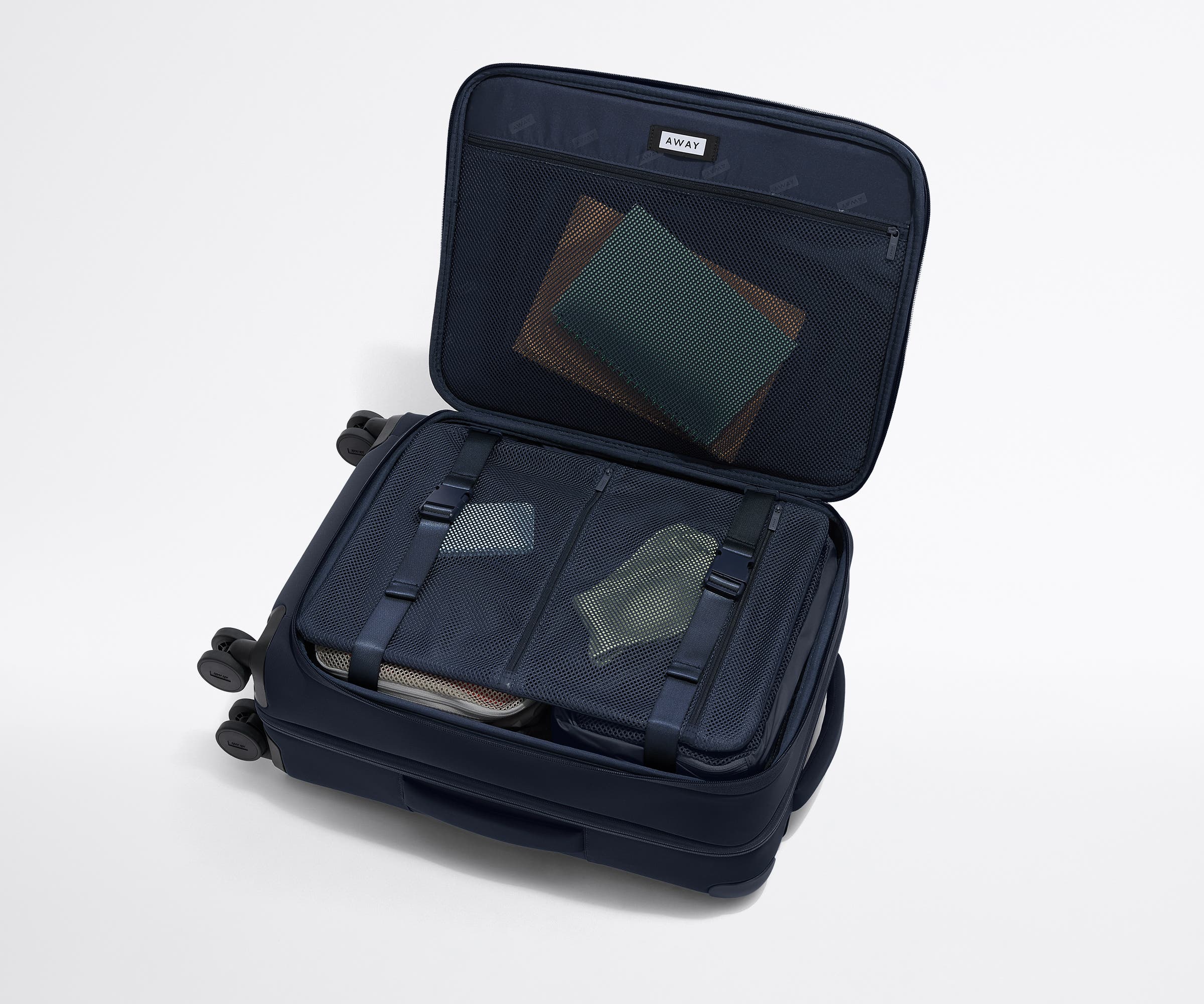 away-softside-bigger-carry-on-bagage-cabine-navy-blue-extensible image 5