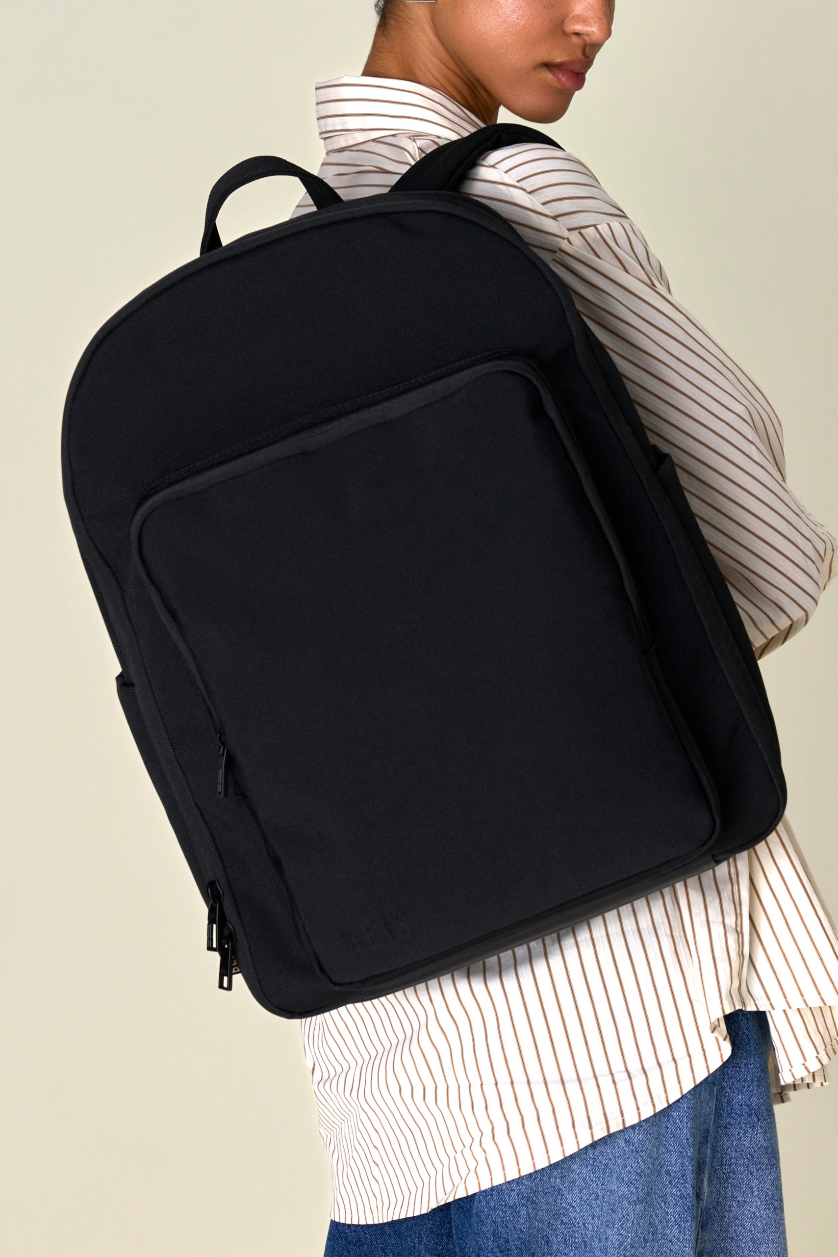 beis-travel-backpack-sac-dos-noir-ordinateur image 4