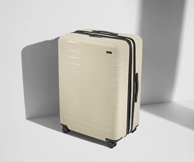 away-large-flex-grande-valise-soute-salt-white-extensible image 1