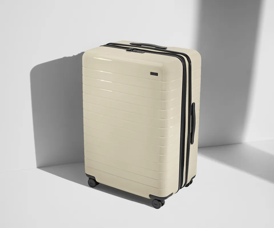 away-large-flex-grande-valise-soute-salt-white-extensible image 1