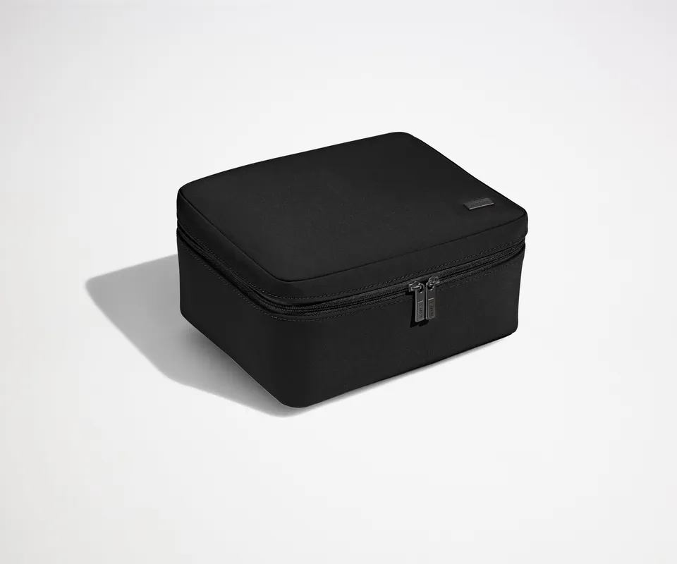 away-toiletry-bags-the-cosmetics-bag-trousse-maquillage-noir image 1