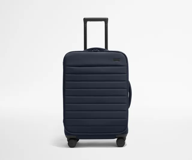 away-softside-bigger-carry-on-bagage-cabine-navy-blue-extensible image 1