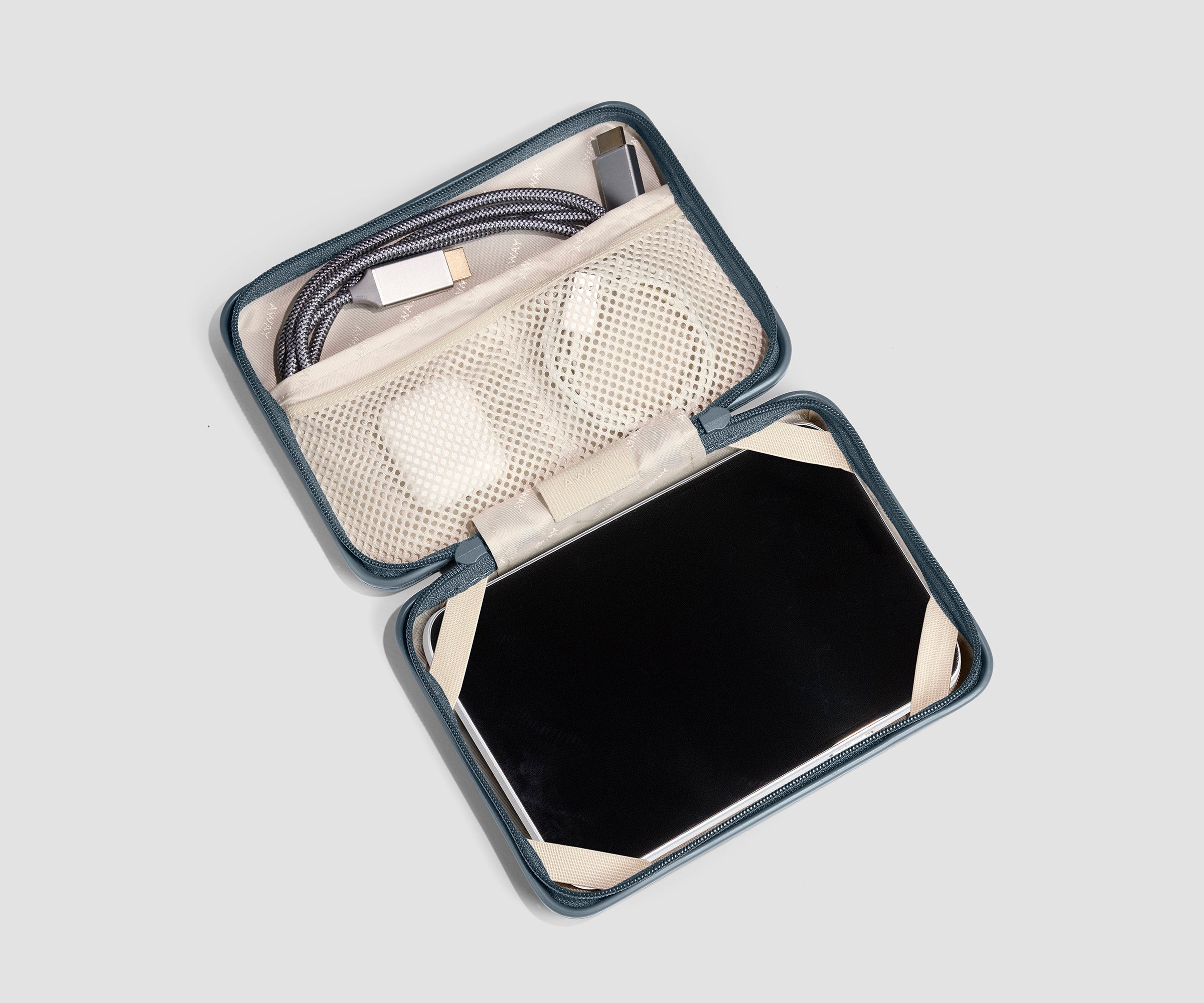 away-medium-tech-case-trousse-tech-coast-blue-rigide image 2