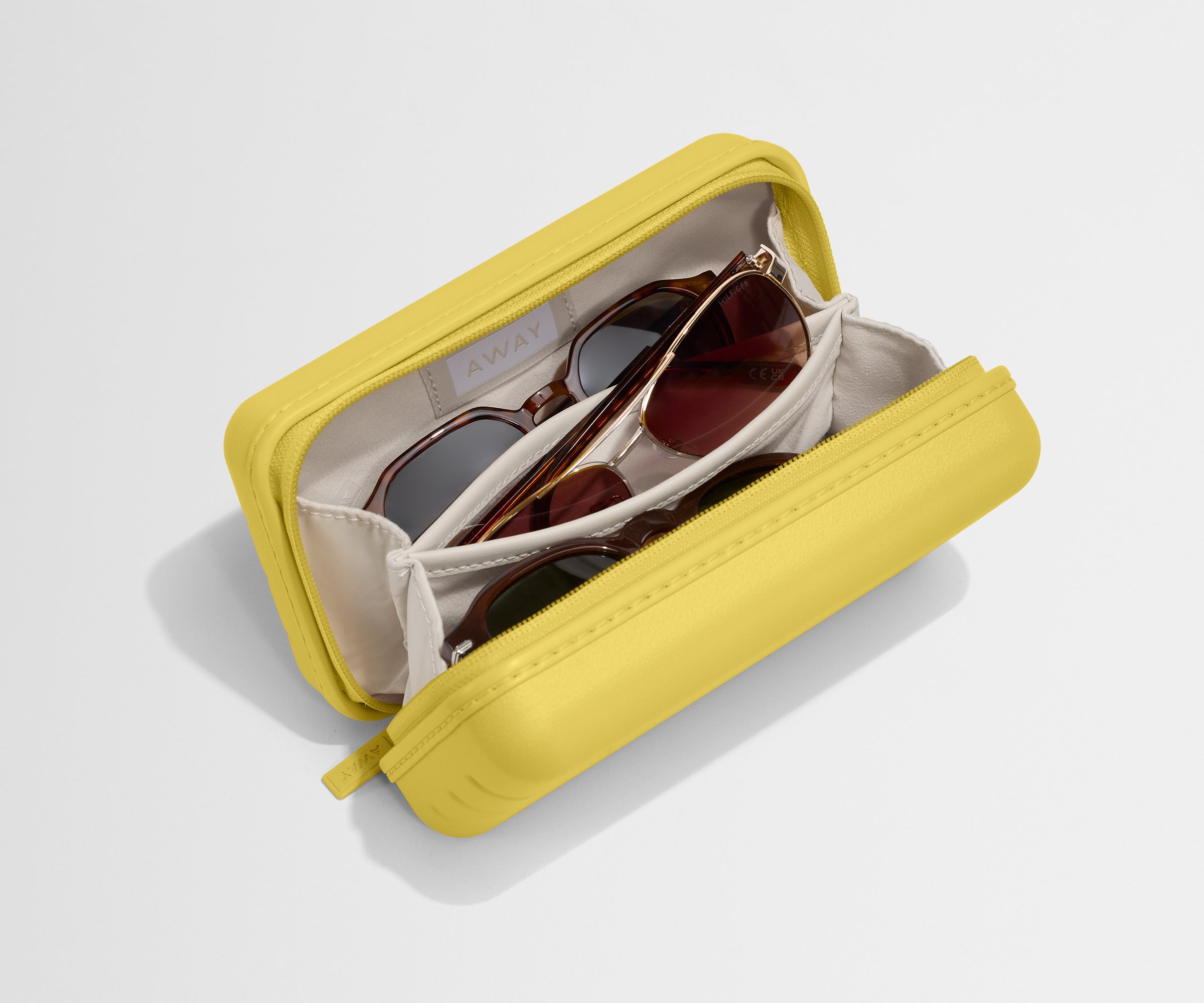 away-travel-glasses-case-tui-lunettes-sunshine-yellow image 2