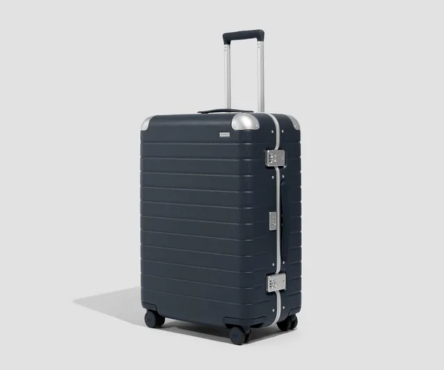away-aluminum-edge-medium-valise-soute-bleu-marine image 1