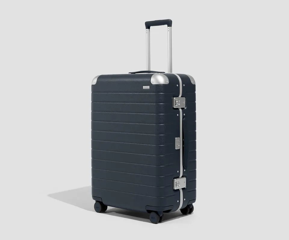 away-aluminum-edge-medium-valise-soute-bleu-marine image 1