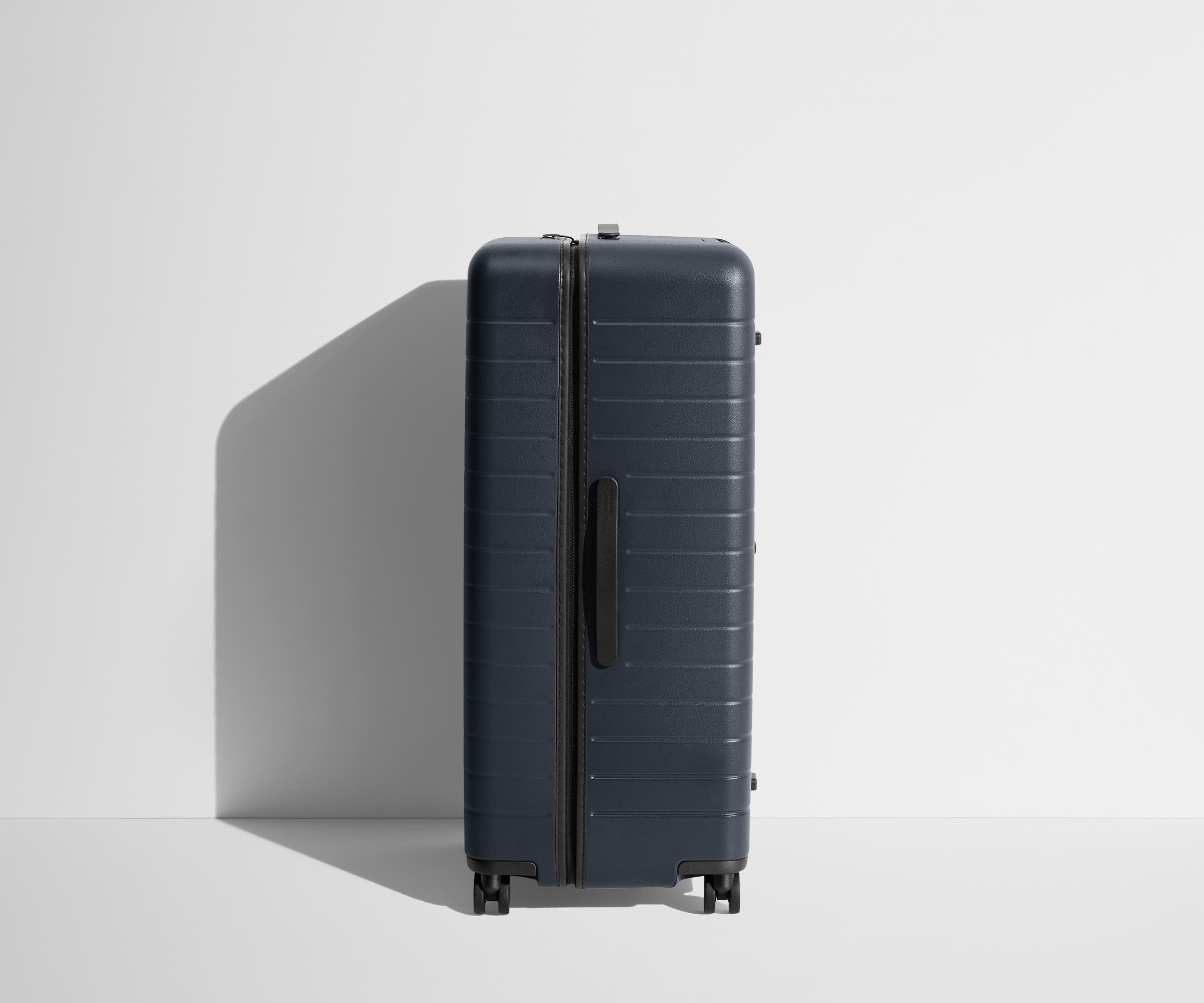 away-the-trunk-valise-soute-bleu-marine-rigide image 3