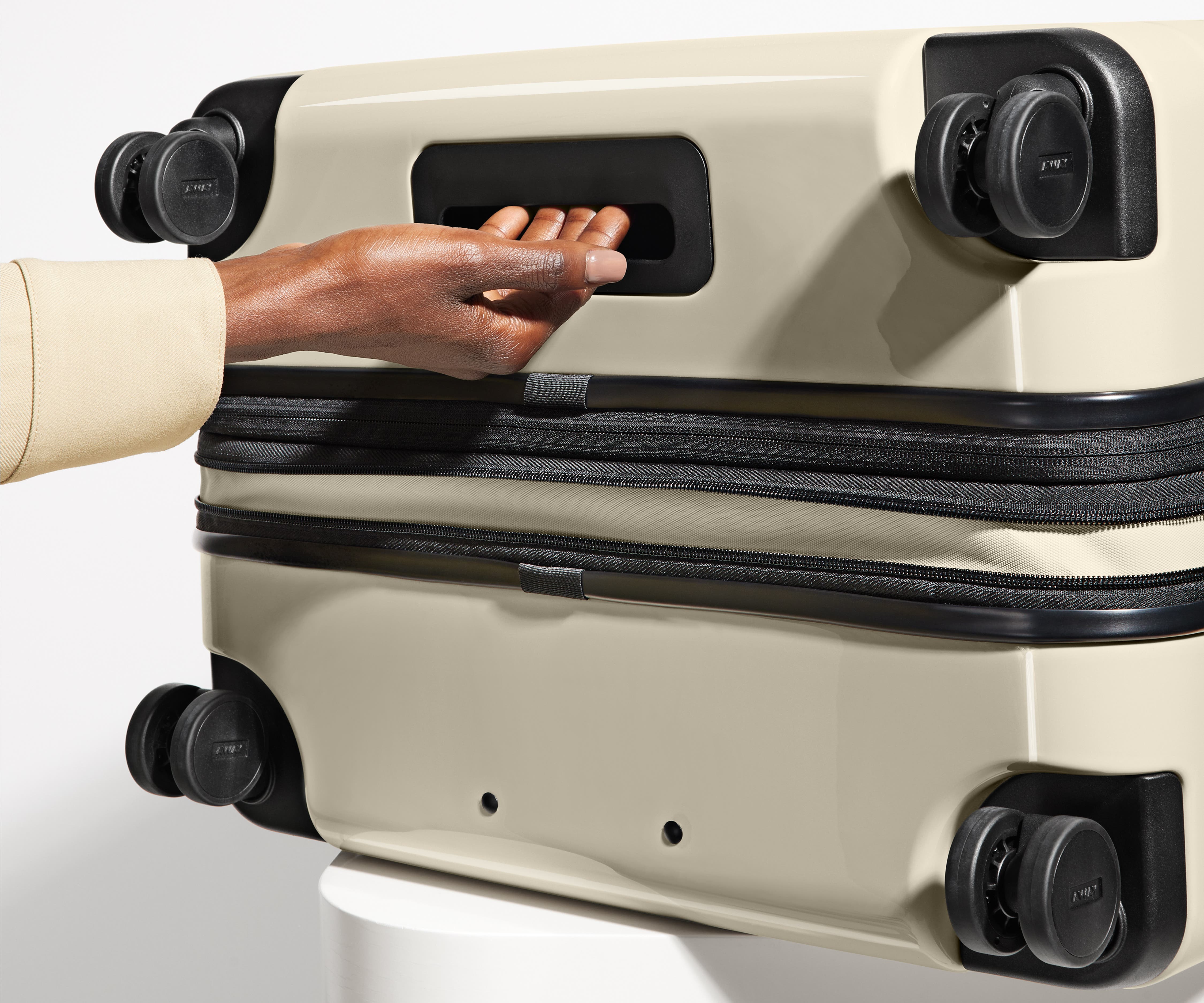away-large-flex-grande-valise-soute-salt-white-extensible image 7