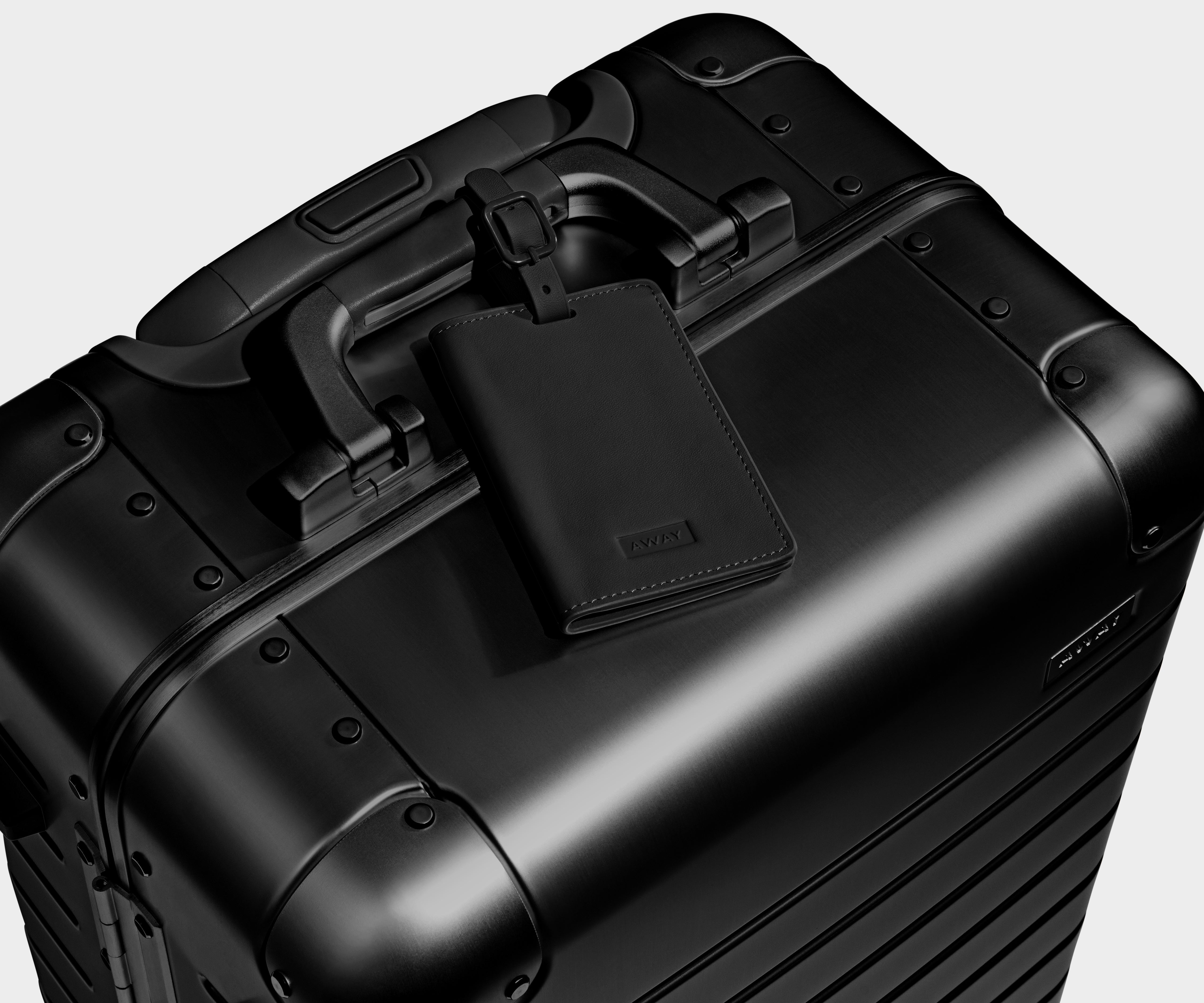 away-bigger-carry-on-valise-cabine-aluminium-noir-onyx image 5