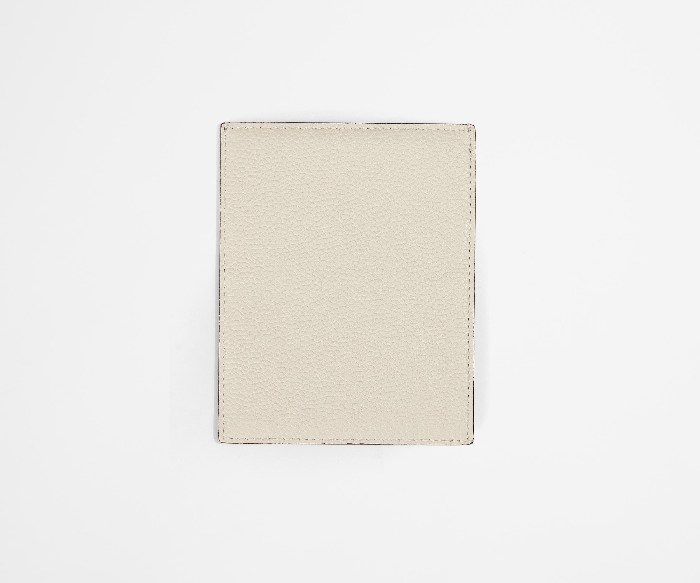 away-passport-wallet-prot-ge-passeport-cream-white-cuir image 5