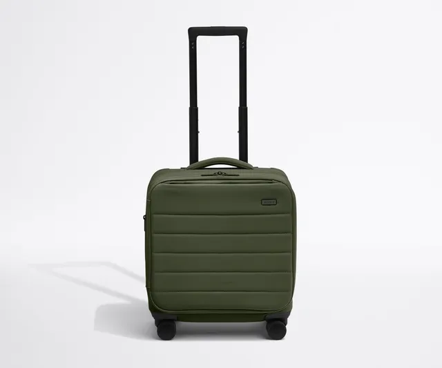 away-carry-on-softside-compact-valise-cabine-vert-olive image 1