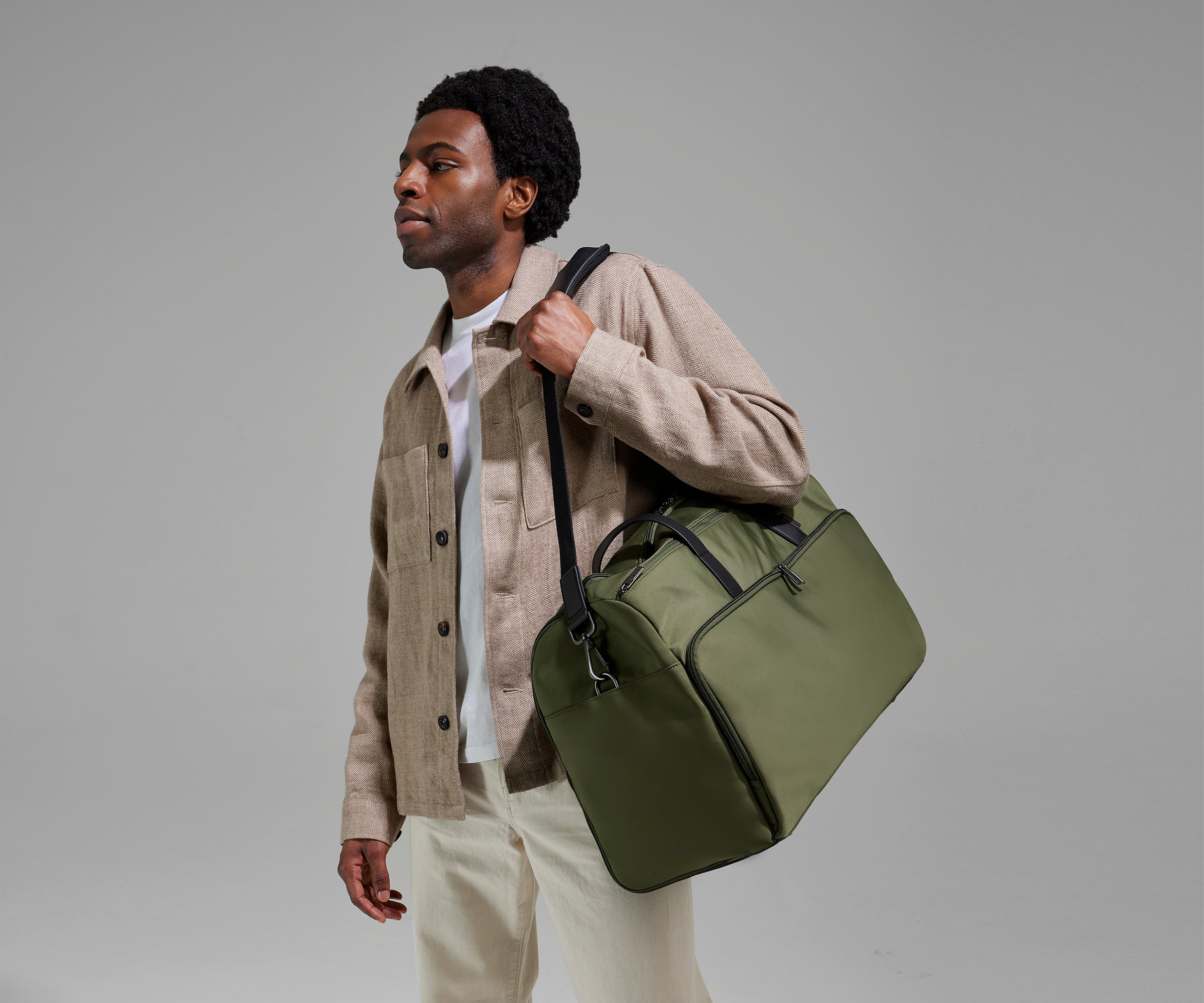 away-garment-duffle-sac-voyage-olive-green-housse image 5