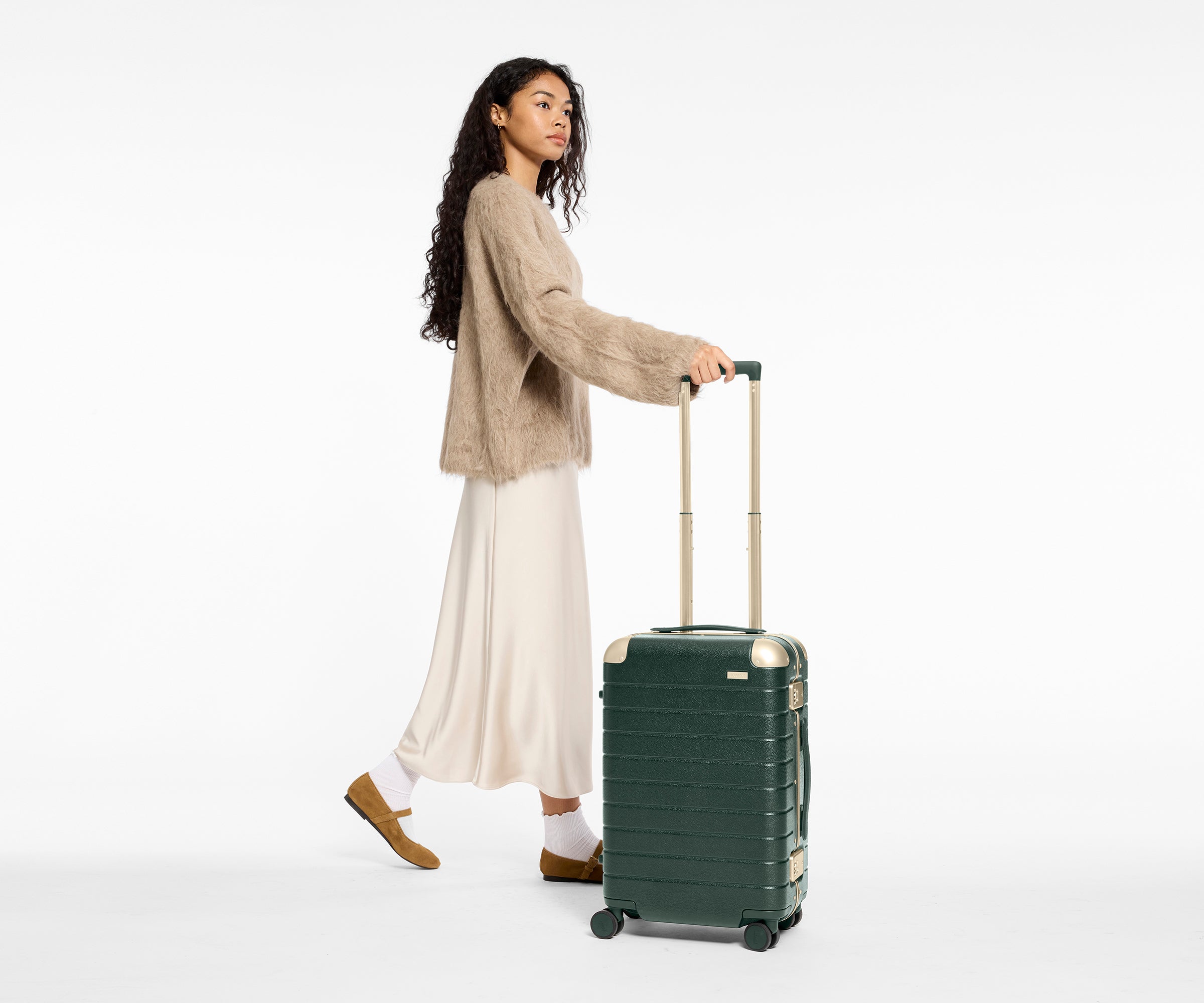 away-aluminum-edge-valise-cabine-ivy-green-rigide-aluminium image 4