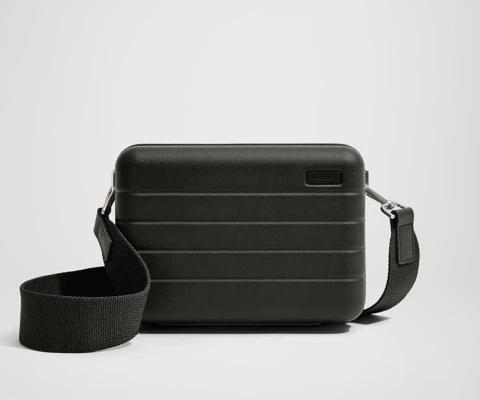 away-mini-crossbody-sac-bandouli-re-noir-coque-rigide image 1
