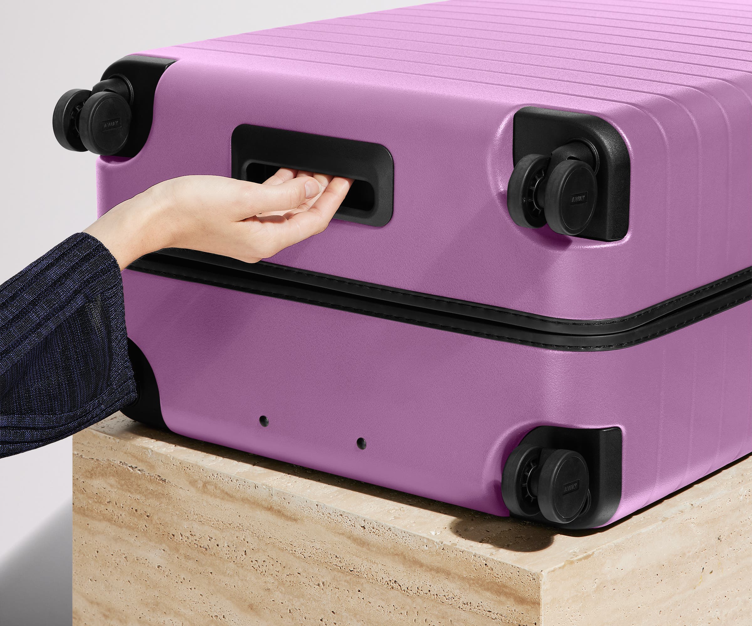 away-medium-the-medium-valise-soute-taffy-purple-rigide image 4