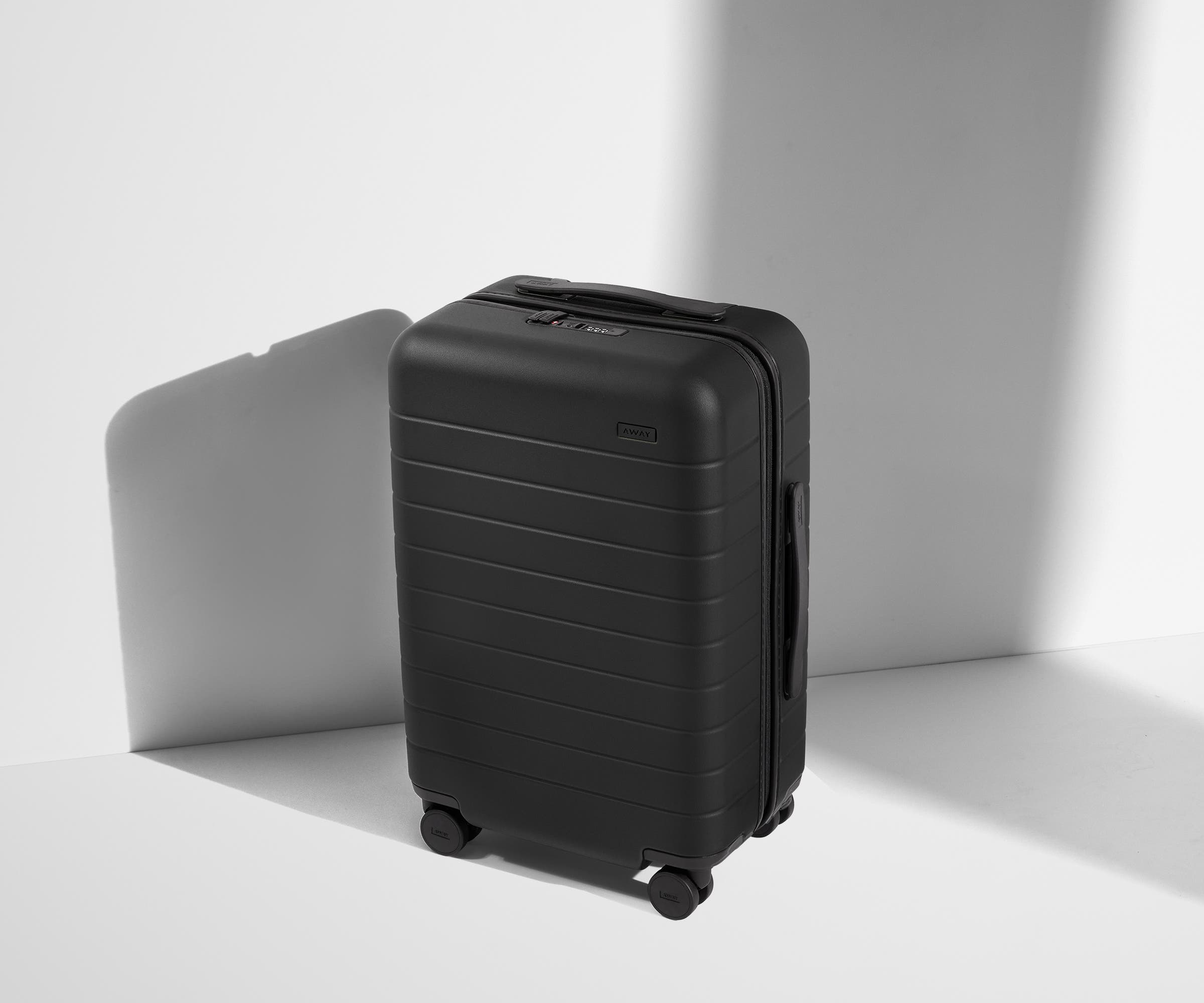 away-the-carry-on-valise-cabine-noir-compression image 2