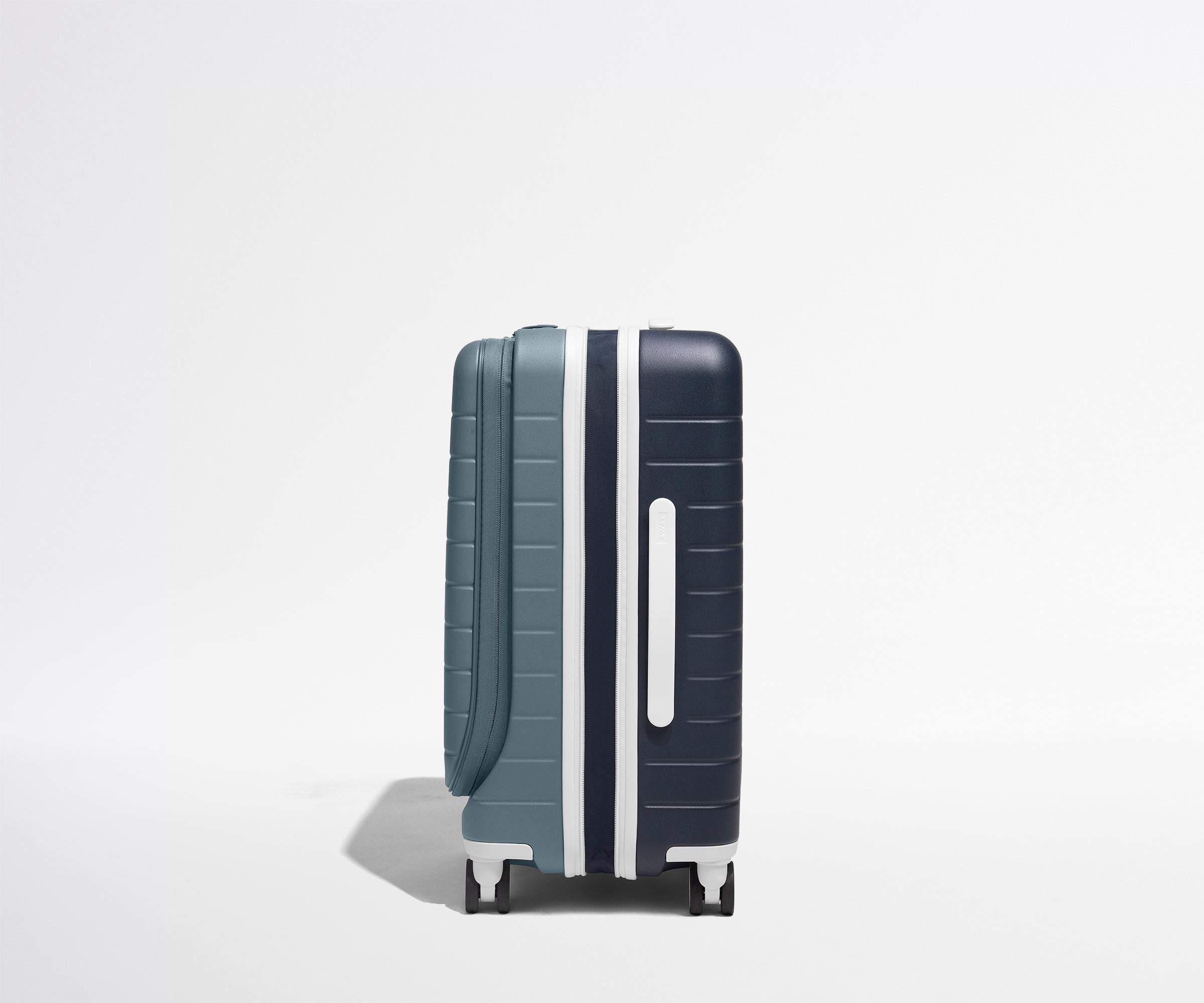 away-topside-bigger-carry-on-valise-cabine-cruise image 3
