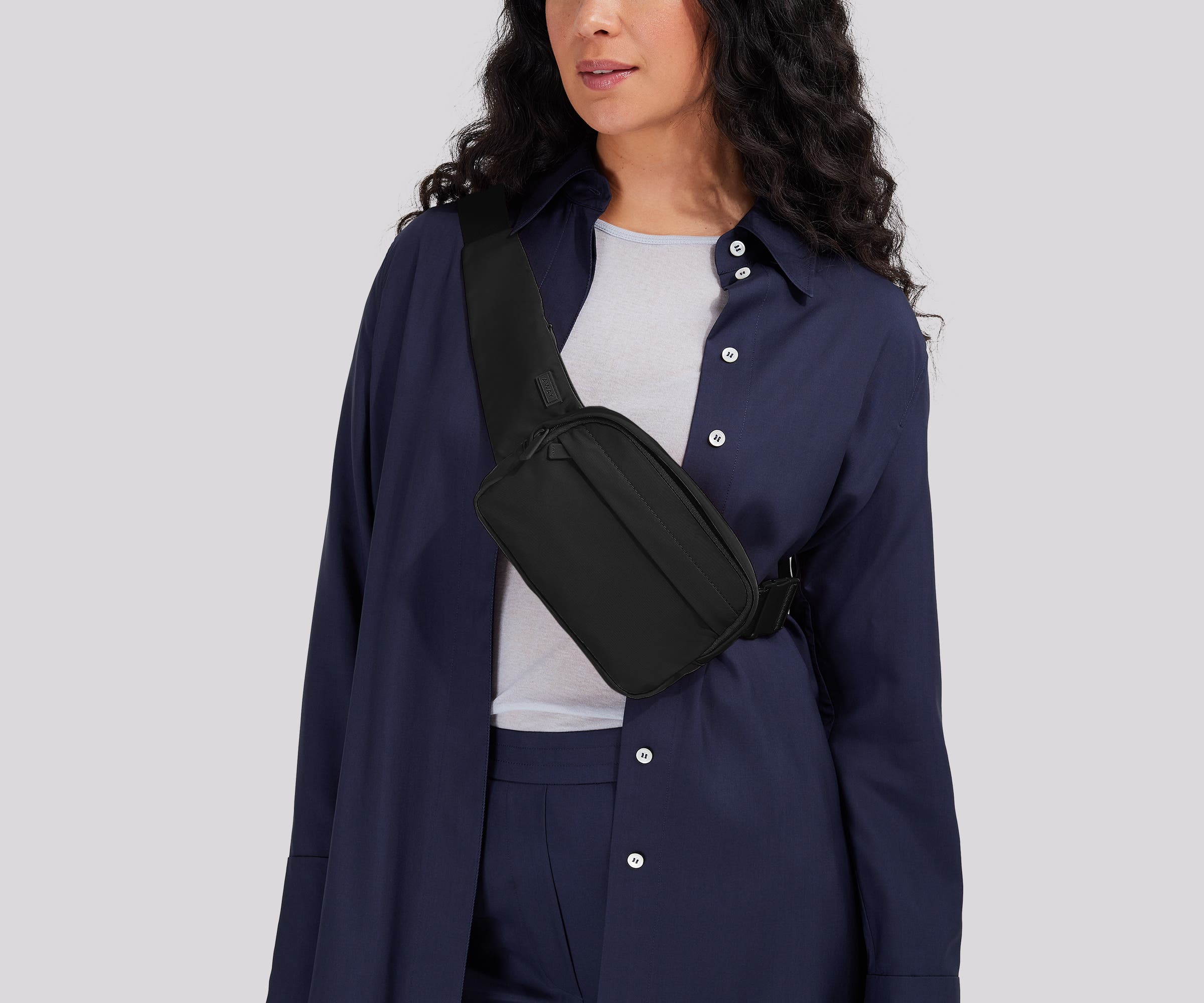 away-featherlight-sling-bag-sac-bandouli-re-jet-black-l-ger image 2