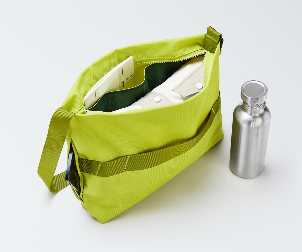 away-active-messenger-16l-sac-messager-atomic-celery-16-l image 3