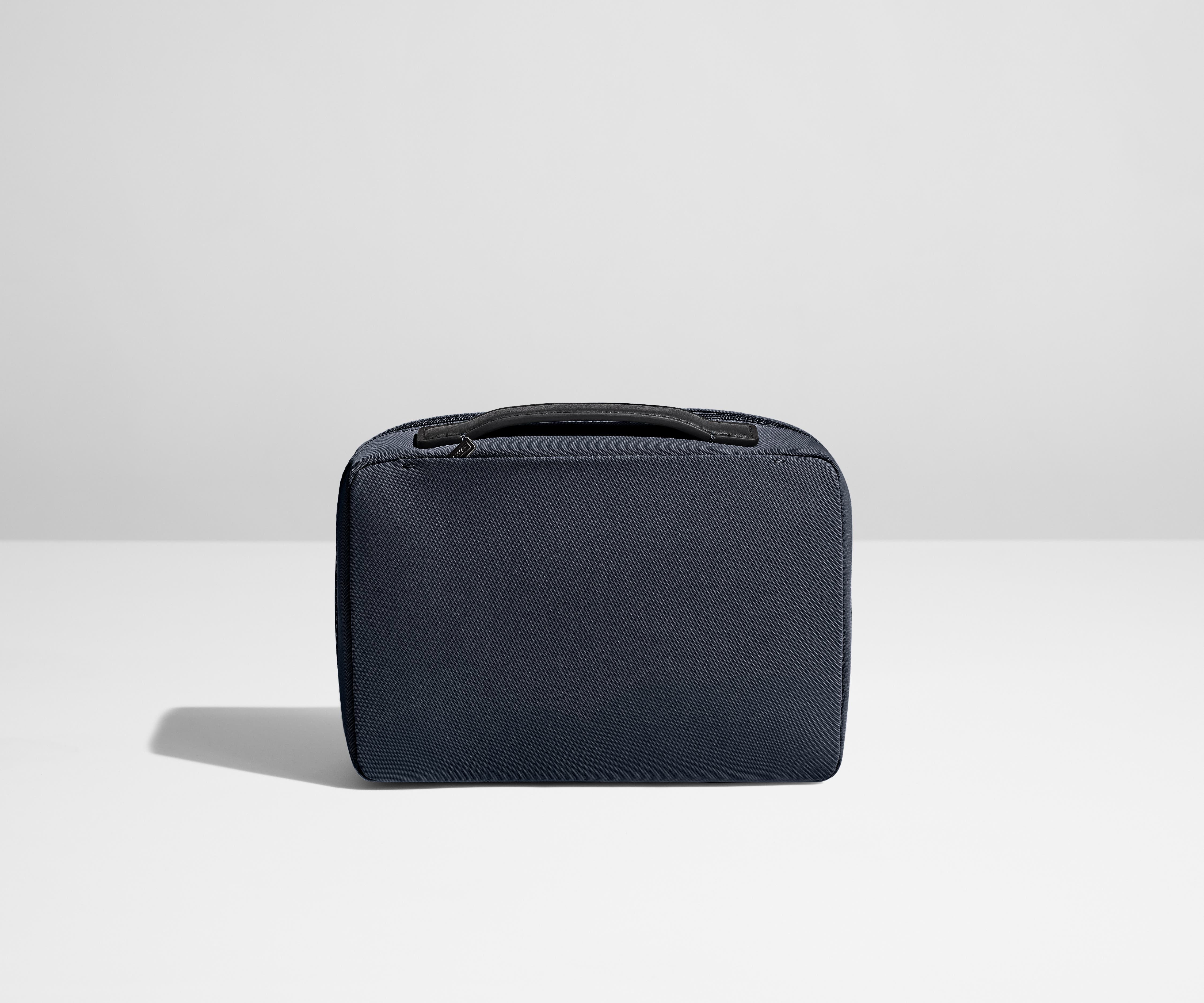 away-small-toiletry-bag-petite-trousse-bleu-marine image 3