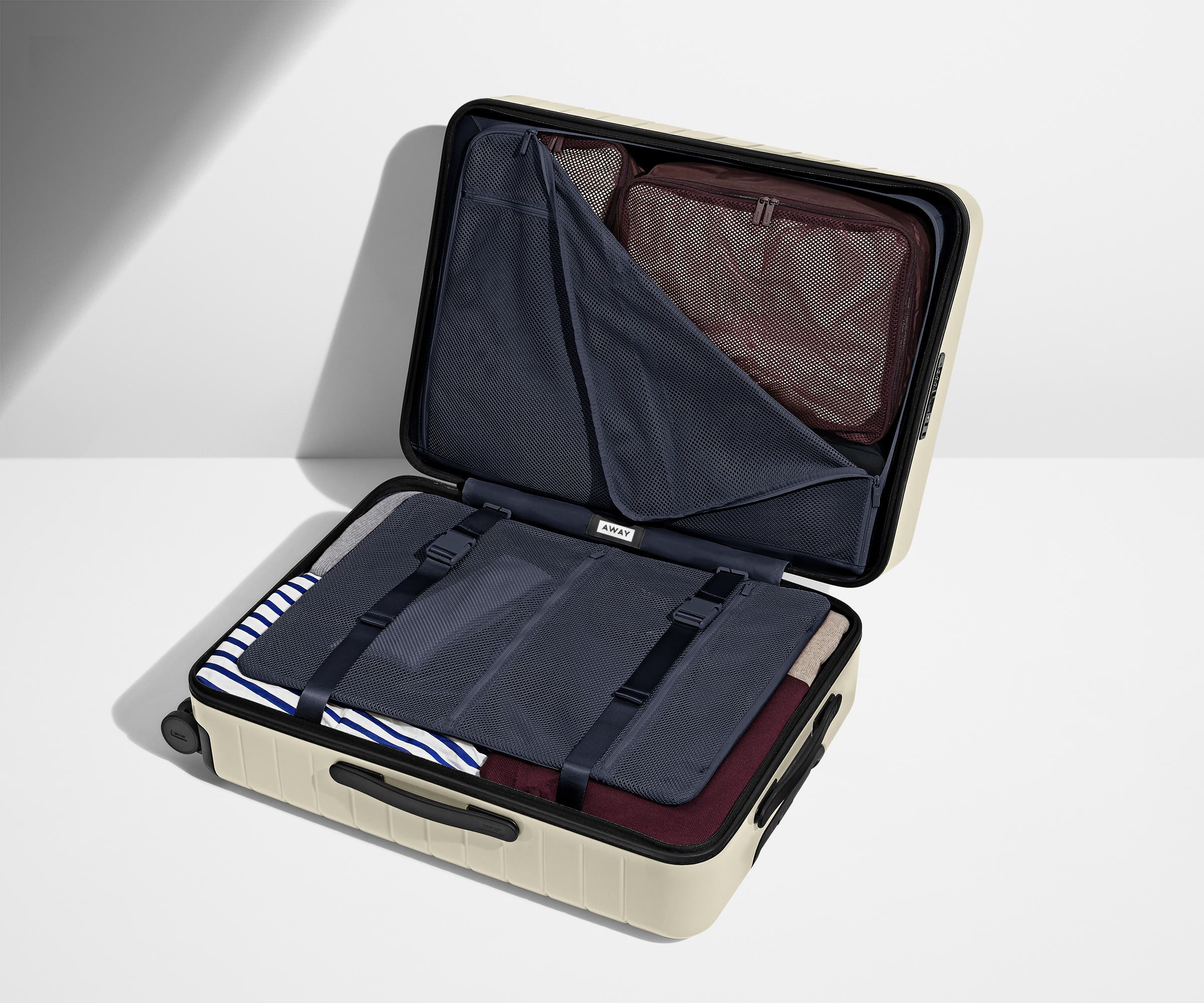 away-medium-valise-soute-salt-white-gloss-rigide image 4