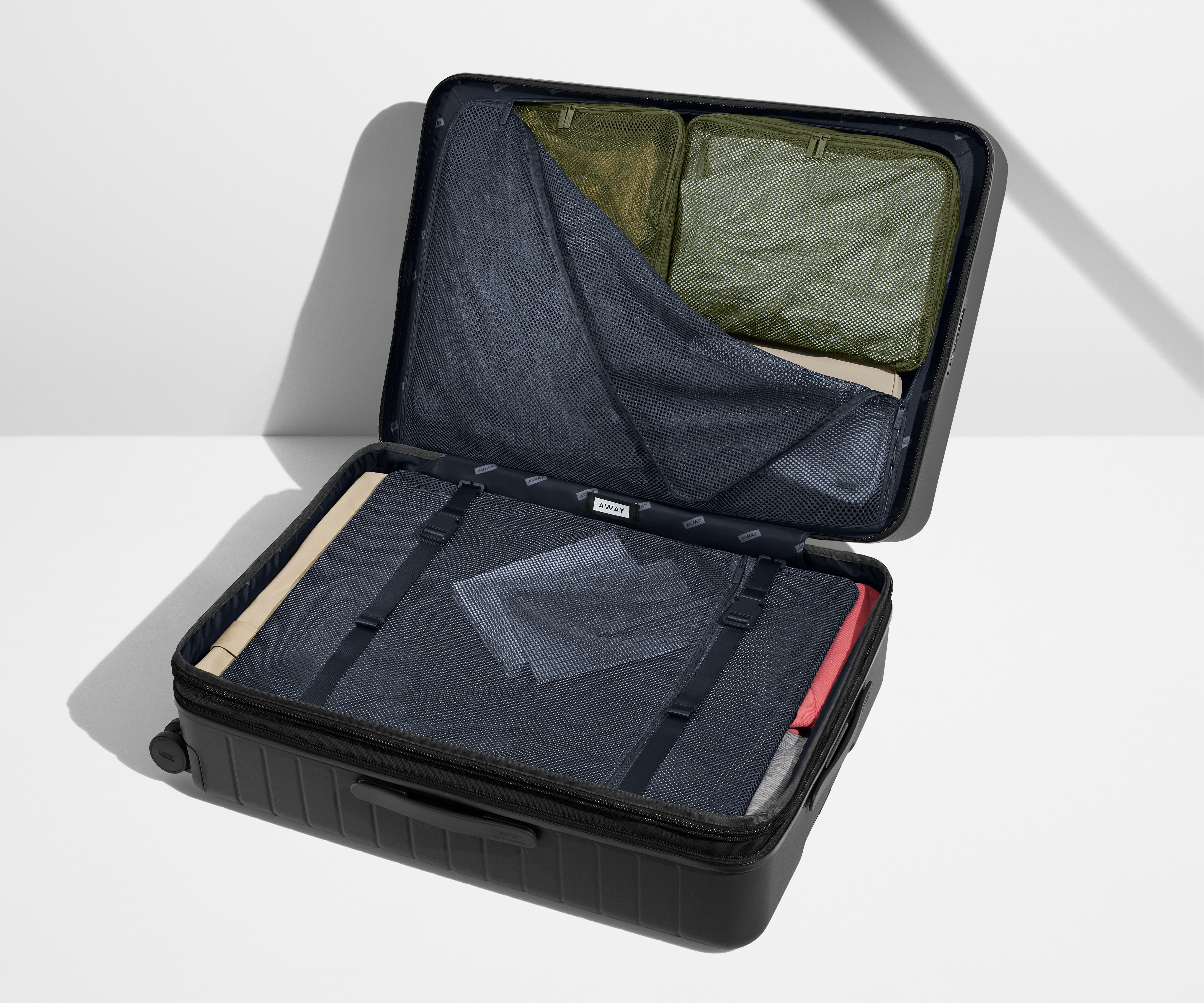 away-large-flex-grande-valise-soute-jet-black-extensible image 8