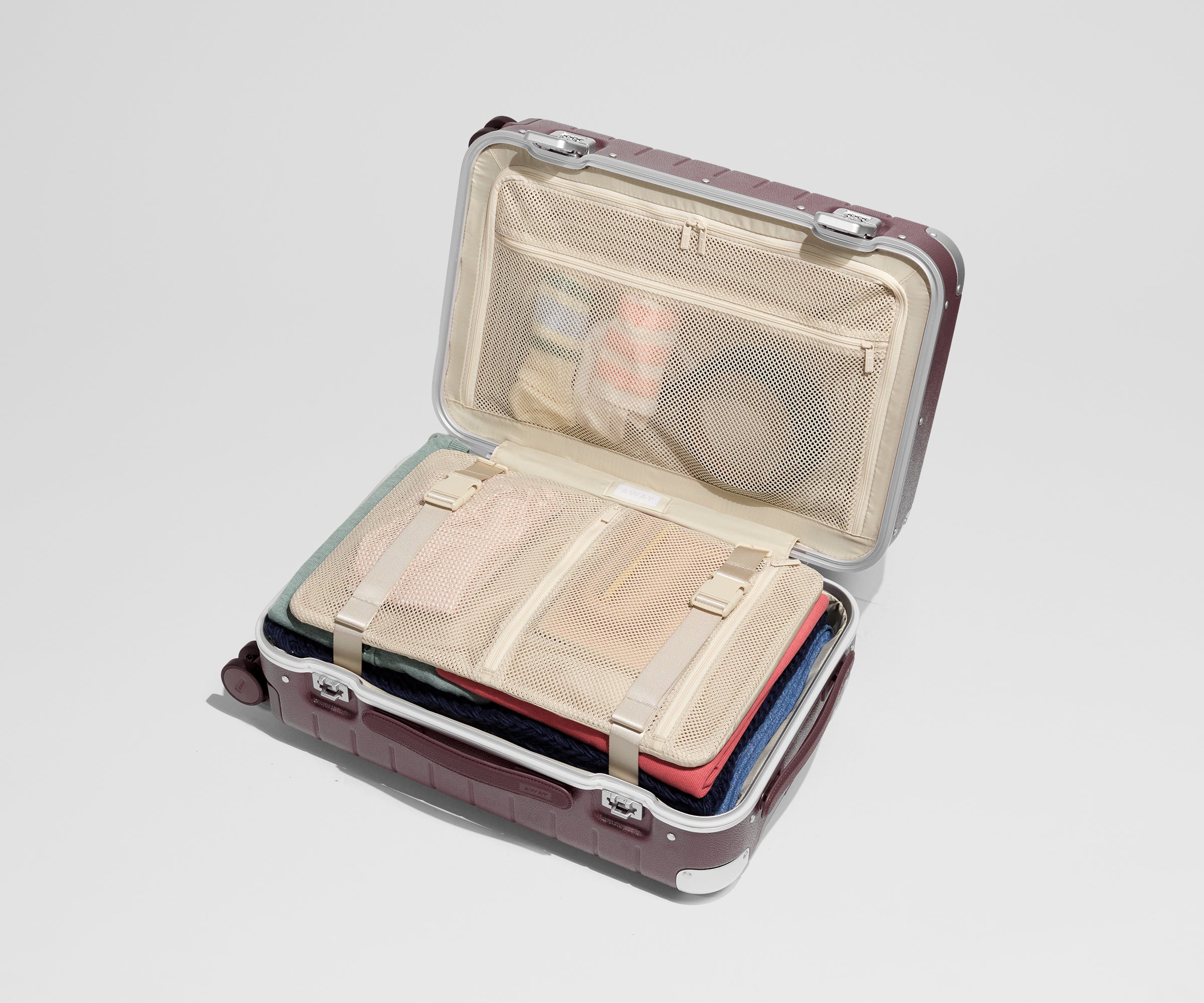 away-aluminum-edge-valise-cabine-oxblood-red-aluminium image 5