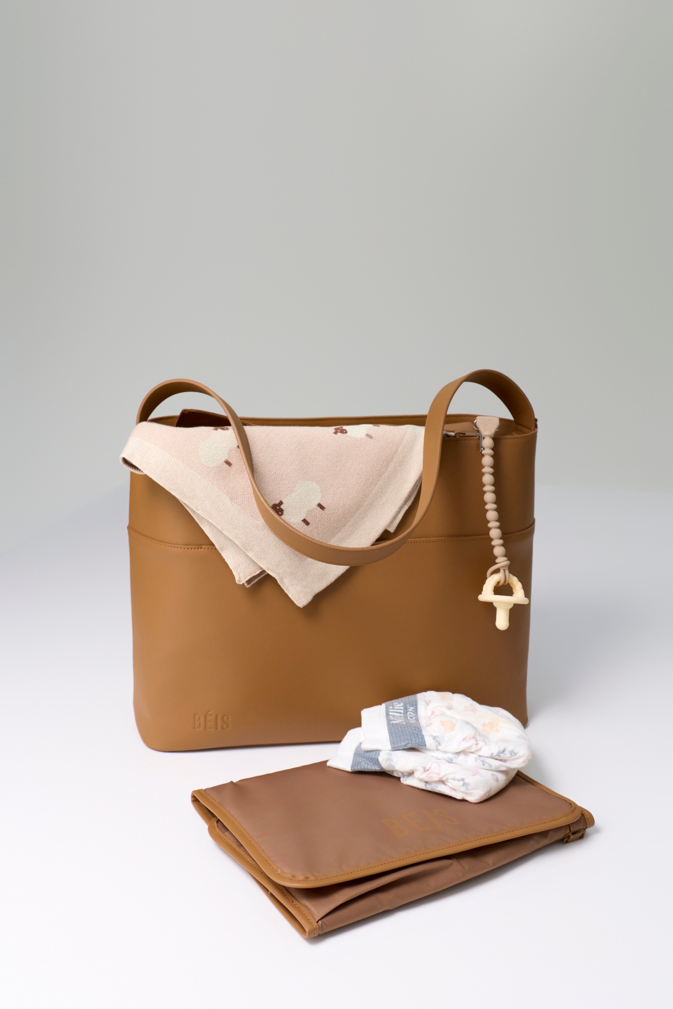 b-is-diaper-tote-sac-langer-camel-simili-cuir image 3