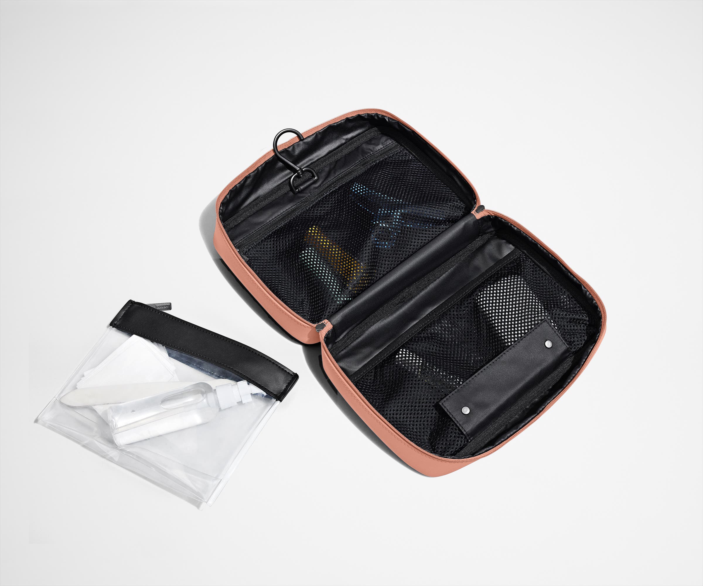 away-toiletry-the-hanging-toiletry-bag-trousse-rose image 4