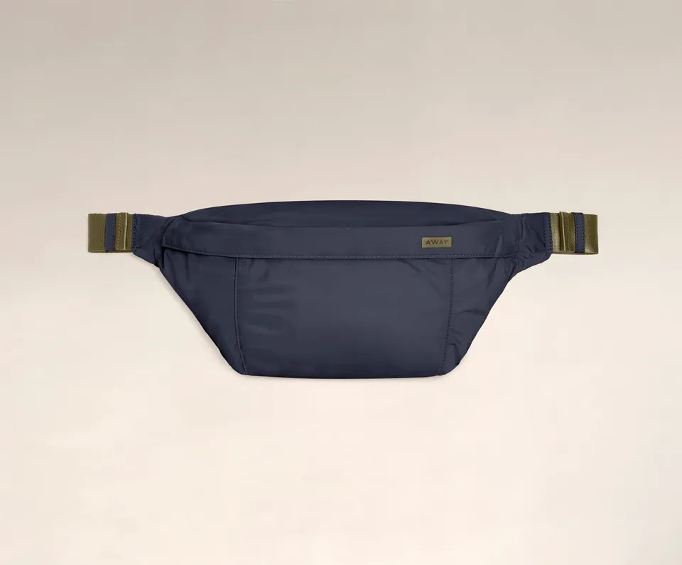 away-packable-sling-bag-sacoche-bleu-marine image 1