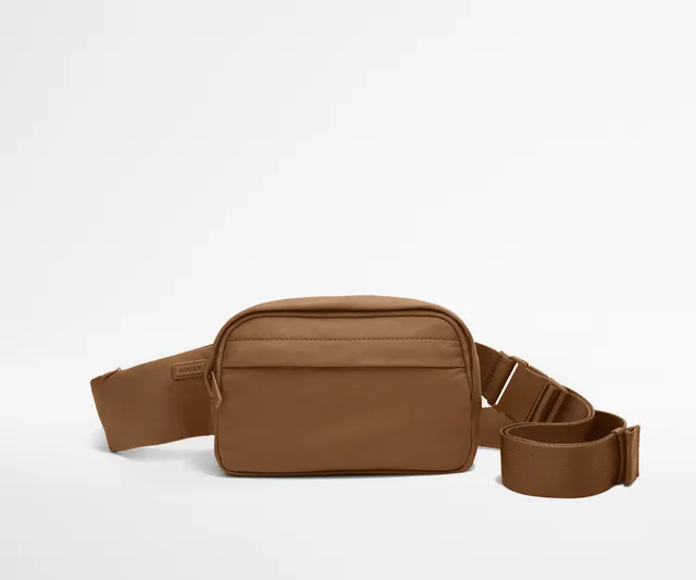 away-featherlight-sling-bag-sac-banane-amaro-brown image 1